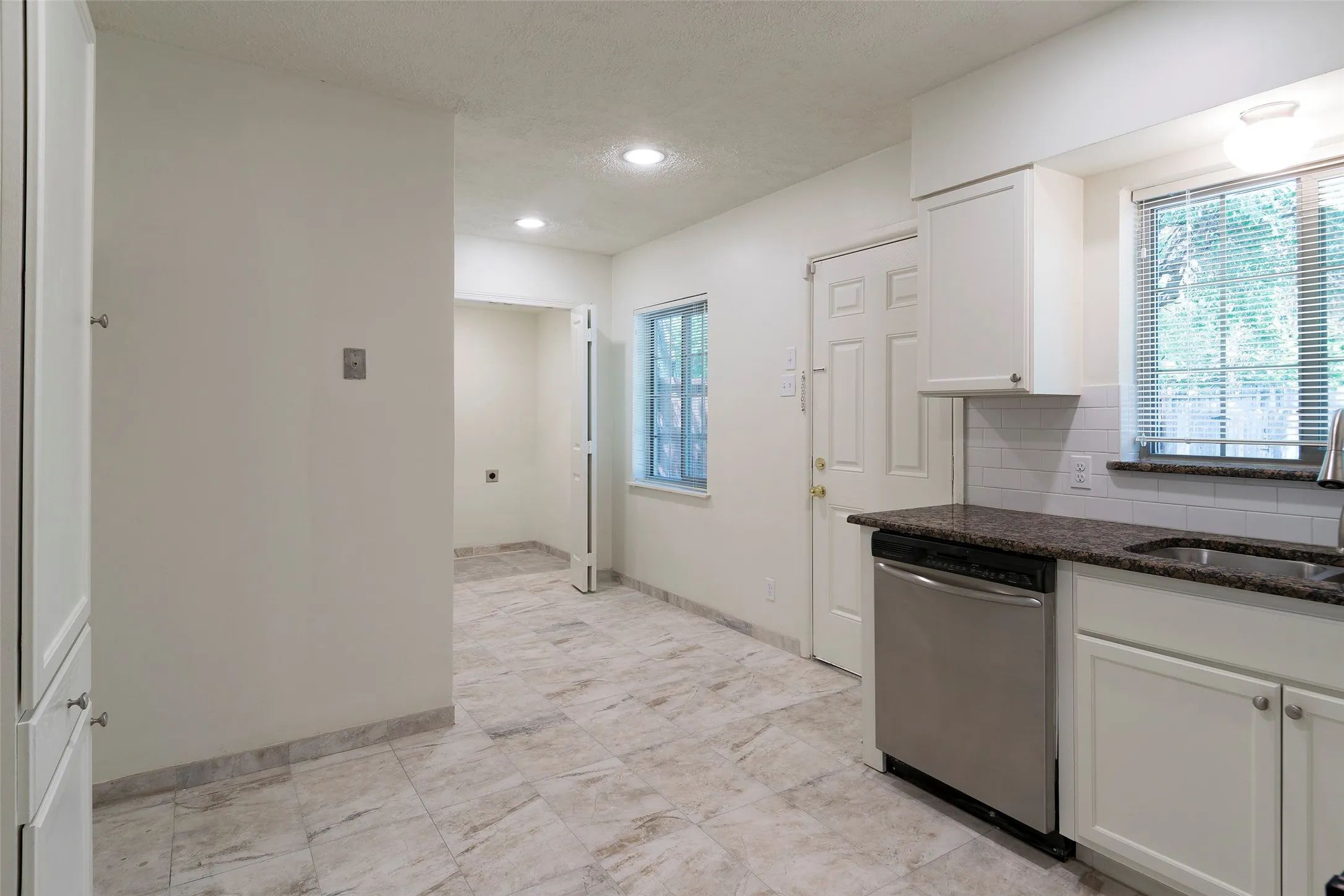 Single Family Residence For Rent in Dallas County , 4023 Park Lane, Dallas, Texas 75220, 3 Bedroom, 1 Bathroom, 1 Garage spaces, 1,222 Sqft, built in 1952, mls#21318634, Real Estate Agent in Dallas, Homes For Rent in Dallas county, Homes For Rent in Dallas, Realtor in Dallas Texas, Real Estate Brokerage Independent Realty Texas, Luminita Cordes Realtor