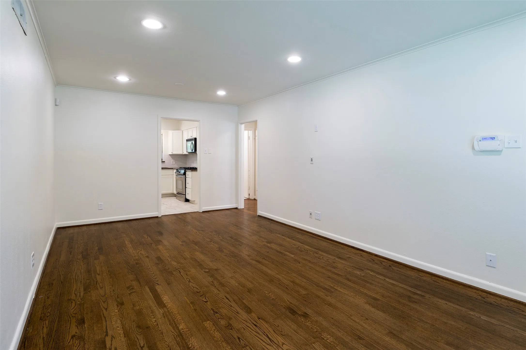 Single Family Residence For Rent in Dallas County , 4023 Park Lane, Dallas, Texas 75220, 3 Bedroom, 1 Bathroom, 1 Garage spaces, 1,222 Sqft, built in 1952, mls#21318634, Real Estate Agent in Dallas, Homes For Rent in Dallas county, Homes For Rent in Dallas, Realtor in Dallas Texas, Real Estate Brokerage Independent Realty Texas, Luminita Cordes Realtor