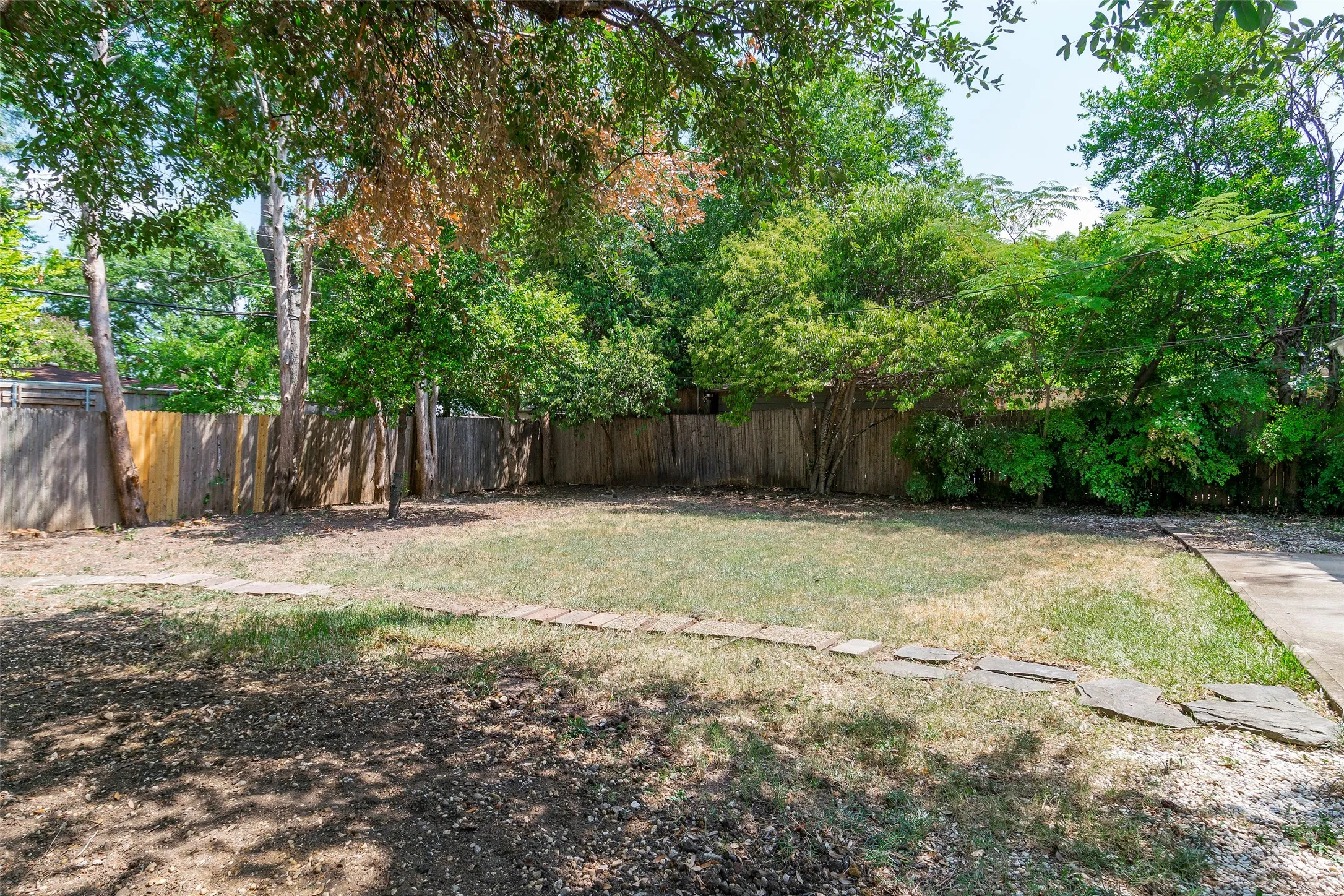 Single Family Residence For Rent in Dallas County , 4023 Park Lane, Dallas, Texas 75220, 3 Bedroom, 1 Bathroom, 1 Garage spaces, 1,222 Sqft, built in 1952, mls#21318634, Real Estate Agent in Dallas, Homes For Rent in Dallas county, Homes For Rent in Dallas, Realtor in Dallas Texas, Real Estate Brokerage Independent Realty Texas, Luminita Cordes Realtor