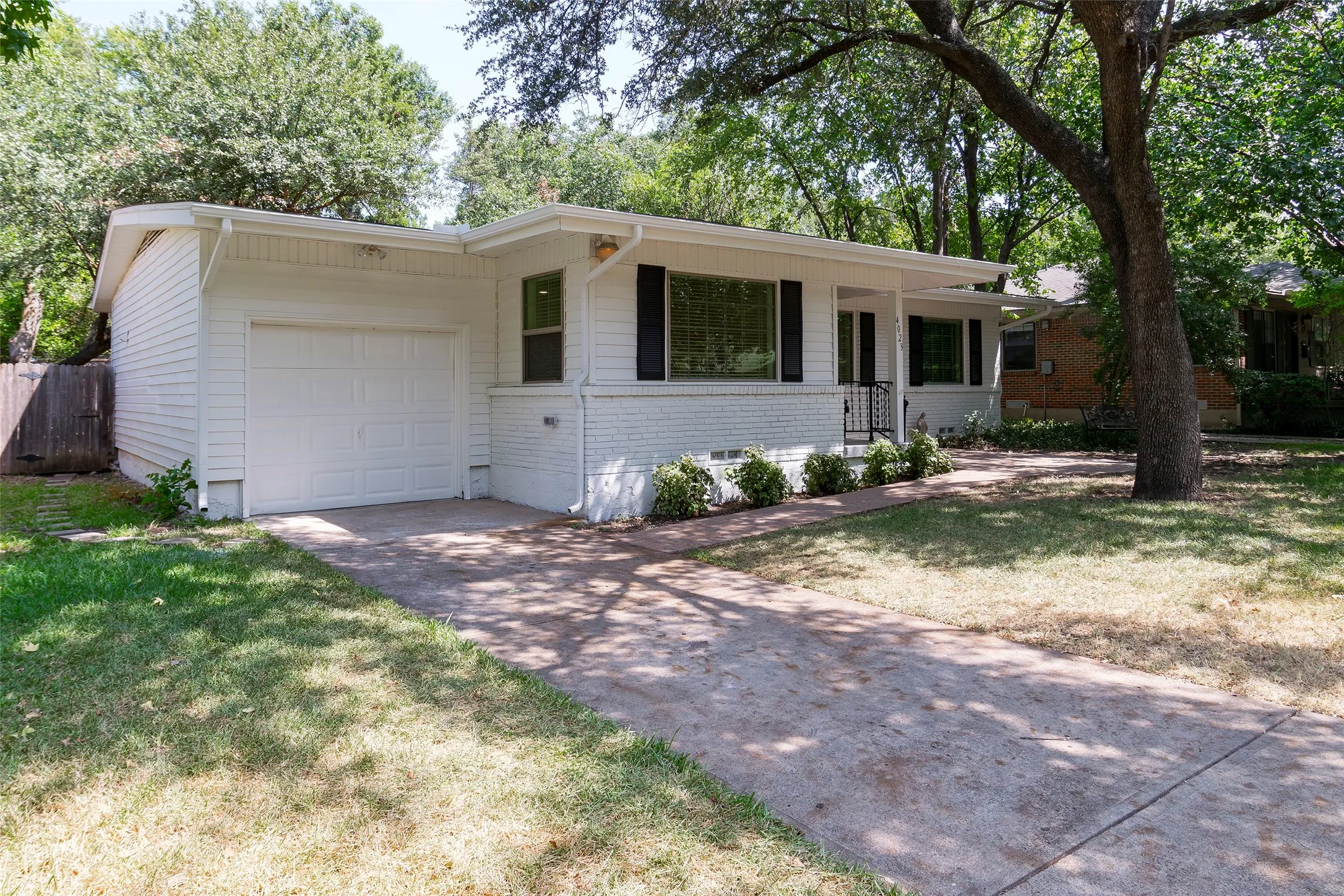 Single Family Residence For Rent in Dallas County , 4023 Park Lane, Dallas, Texas 75220, 3 Bedroom, 1 Bathroom, 1 Garage spaces, 1,222 Sqft, built in 1952, mls#21318634, Real Estate Agent in Dallas, Homes For Rent in Dallas county, Homes For Rent in Dallas, Realtor in Dallas Texas, Real Estate Brokerage Independent Realty Texas, Luminita Cordes Realtor