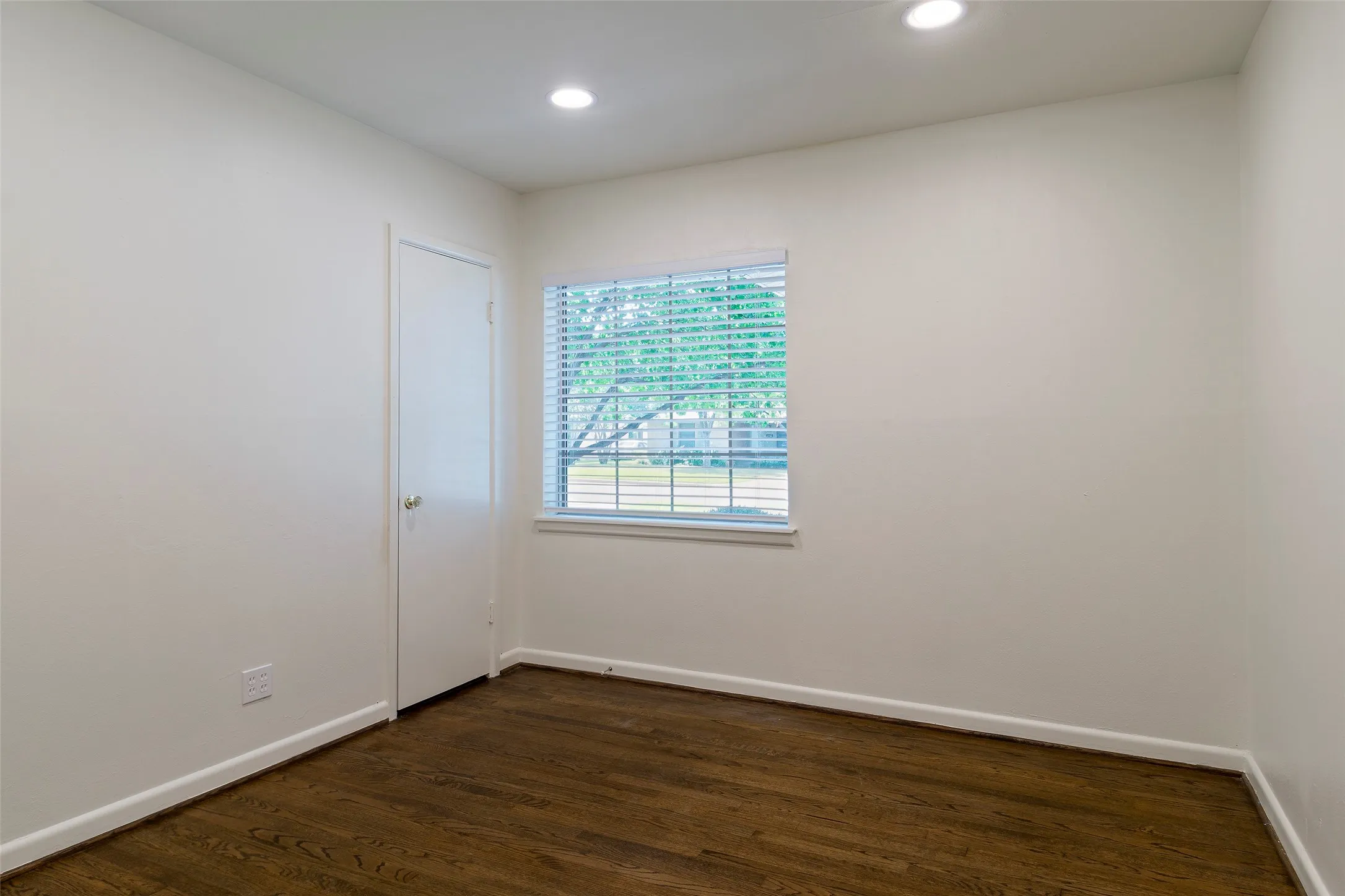 Single Family Residence For Rent in Dallas County , 4023 Park Lane, Dallas, Texas 75220, 3 Bedroom, 1 Bathroom, 1 Garage spaces, 1,222 Sqft, built in 1952, mls#21318634, Real Estate Agent in Dallas, Homes For Rent in Dallas county, Homes For Rent in Dallas, Realtor in Dallas Texas, Real Estate Brokerage Independent Realty Texas, Luminita Cordes Realtor