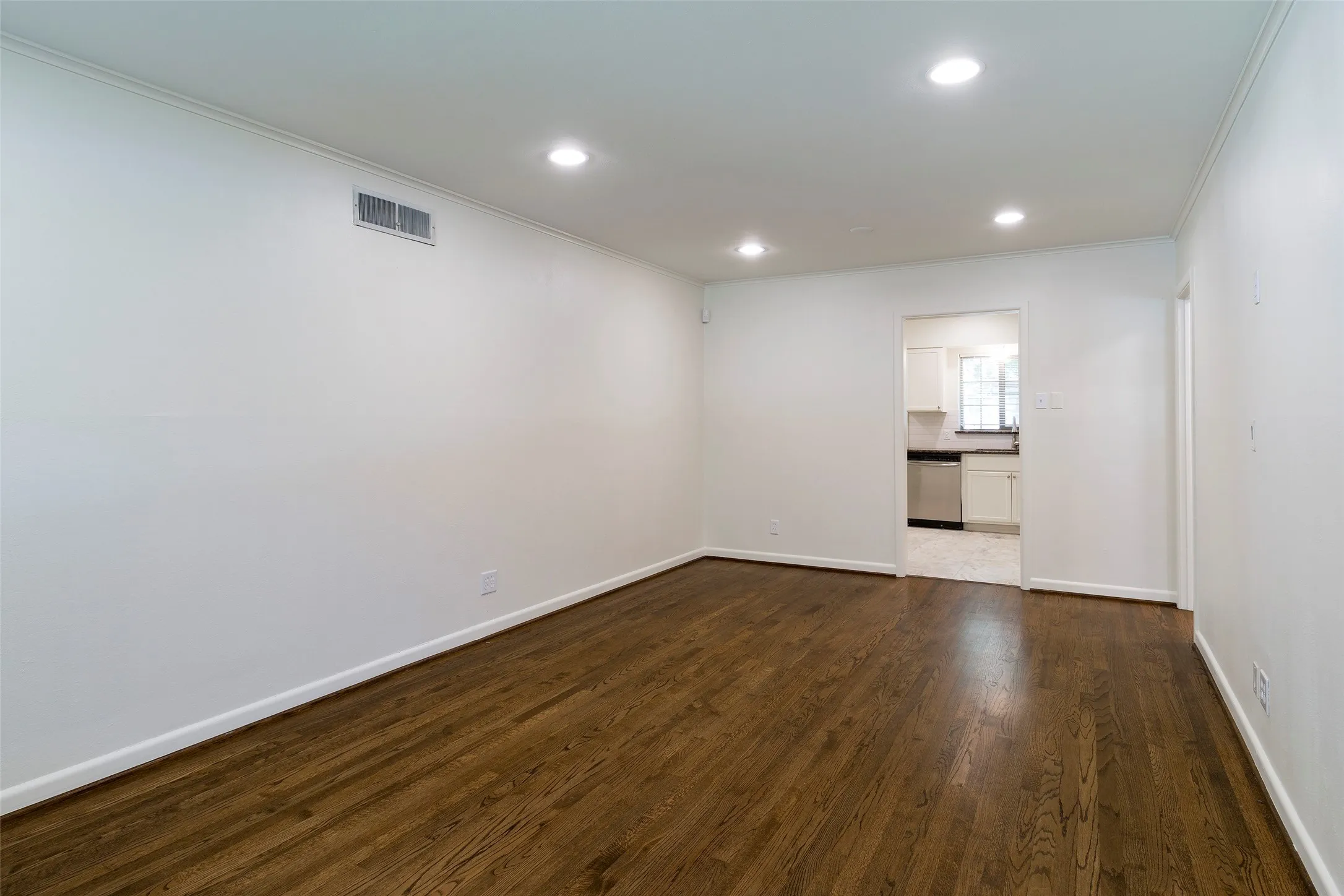 Single Family Residence For Rent in Dallas County , 4023 Park Lane, Dallas, Texas 75220, 3 Bedroom, 1 Bathroom, 1 Garage spaces, 1,222 Sqft, built in 1952, mls#21318634, Real Estate Agent in Dallas, Homes For Rent in Dallas county, Homes For Rent in Dallas, Realtor in Dallas Texas, Real Estate Brokerage Independent Realty Texas, Luminita Cordes Realtor