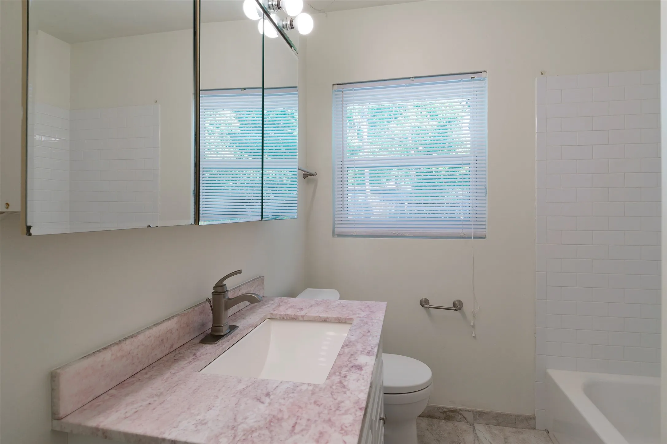 Single Family Residence For Rent in Dallas County , 4023 Park Lane, Dallas, Texas 75220, 3 Bedroom, 1 Bathroom, 1 Garage spaces, 1,222 Sqft, built in 1952, mls#21318634, Real Estate Agent in Dallas, Homes For Rent in Dallas county, Homes For Rent in Dallas, Realtor in Dallas Texas, Real Estate Brokerage Independent Realty Texas, Luminita Cordes Realtor