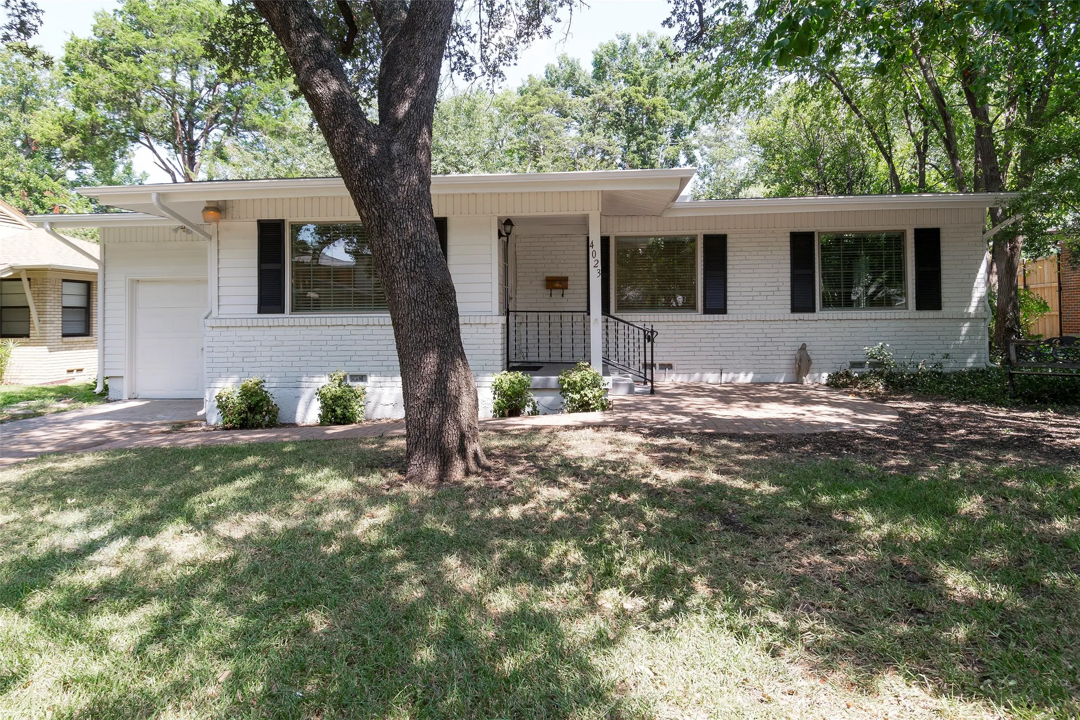 Single Family Residence For Rent in Dallas County , 4023 Park Lane, Dallas, Texas 75220, 3 Bedroom, 1 Bathroom, 1 Garage spaces, 1,222 Sqft, built in 1952, mls#21318634, Real Estate Agent in Dallas, Homes For Rent in Dallas county, Homes For Rent in Dallas, Realtor in Dallas Texas, Real Estate Brokerage Independent Realty Texas, Luminita Cordes Realtor