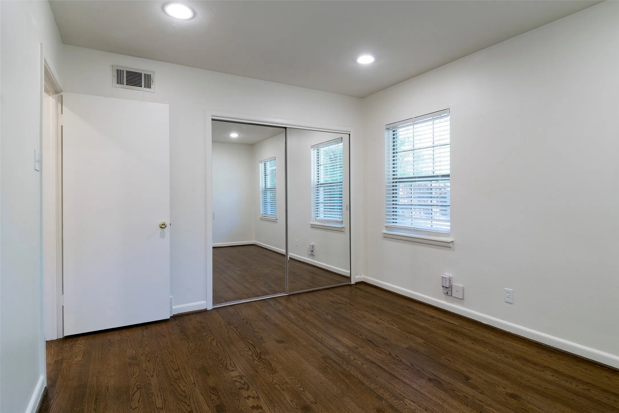 Single Family Residence For Rent in Dallas County , 4023 Park Lane, Dallas, Texas 75220, 3 Bedroom, 1 Bathroom, 1 Garage spaces, 1,222 Sqft, built in 1952, mls#21318634, Real Estate Agent in Dallas, Homes For Rent in Dallas county, Homes For Rent in Dallas, Realtor in Dallas Texas, Real Estate Brokerage Independent Realty Texas, Luminita Cordes Realtor