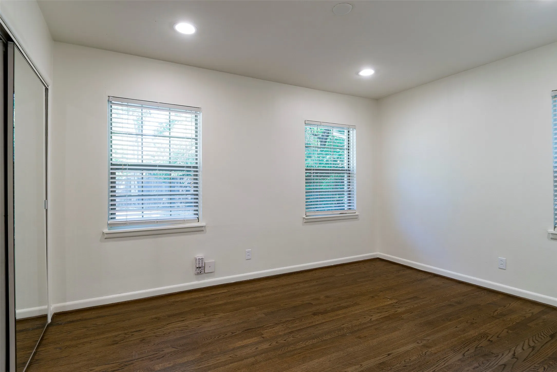 Single Family Residence For Rent in Dallas County , 4023 Park Lane, Dallas, Texas 75220, 3 Bedroom, 1 Bathroom, 1 Garage spaces, 1,222 Sqft, built in 1952, mls#21318634, Real Estate Agent in Dallas, Homes For Rent in Dallas county, Homes For Rent in Dallas, Realtor in Dallas Texas, Real Estate Brokerage Independent Realty Texas, Luminita Cordes Realtor