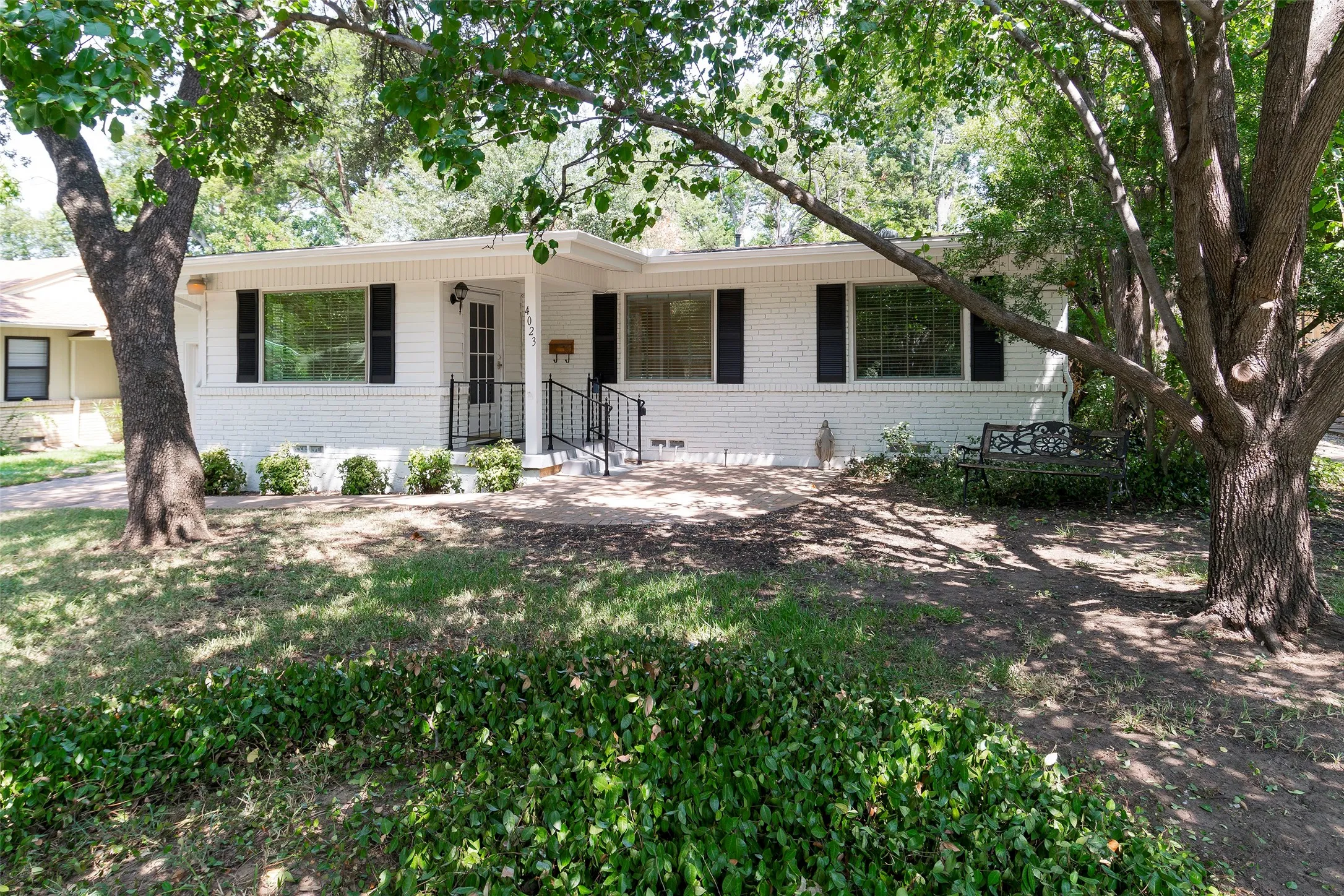 Single Family Residence For Rent in Dallas County , 4023 Park Lane, Dallas, Texas 75220, 3 Bedroom, 1 Bathroom, 1 Garage spaces, 1,222 Sqft, built in 1952, mls#21318634, Real Estate Agent in Dallas, Homes For Rent in Dallas county, Homes For Rent in Dallas, Realtor in Dallas Texas, Real Estate Brokerage Independent Realty Texas, Luminita Cordes Realtor