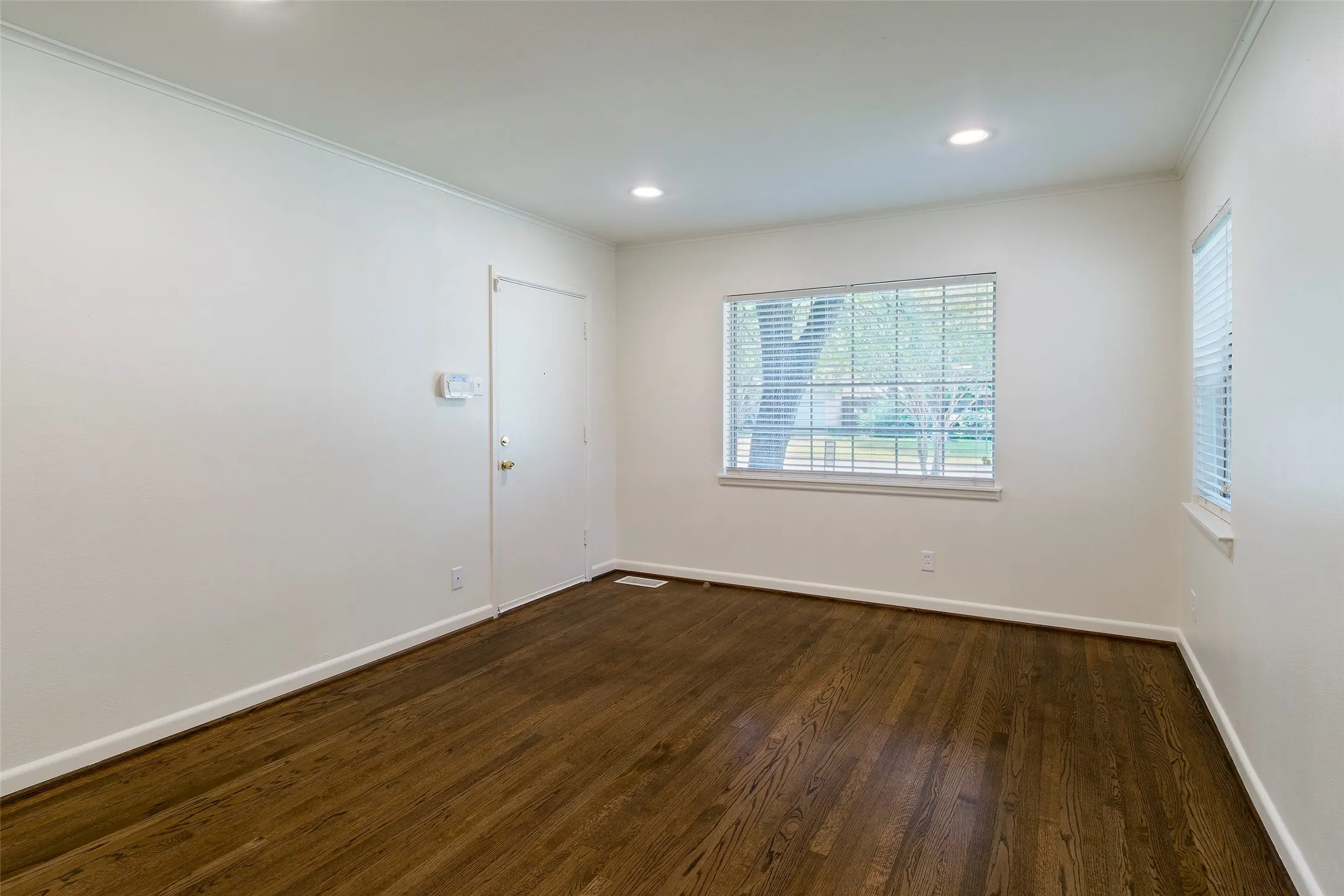 Single Family Residence For Rent in Dallas County , 4023 Park Lane, Dallas, Texas 75220, 3 Bedroom, 1 Bathroom, 1 Garage spaces, 1,222 Sqft, built in 1952, mls#21318634, Real Estate Agent in Dallas, Homes For Rent in Dallas county, Homes For Rent in Dallas, Realtor in Dallas Texas, Real Estate Brokerage Independent Realty Texas, Luminita Cordes Realtor