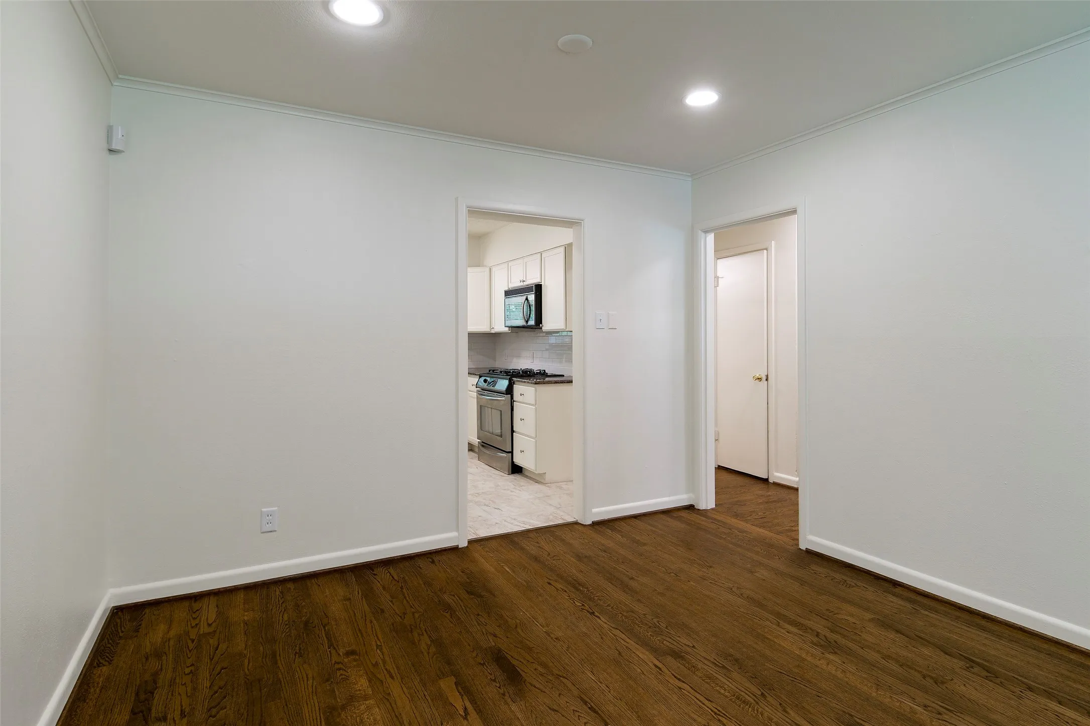 Single Family Residence For Rent in Dallas County , 4023 Park Lane, Dallas, Texas 75220, 3 Bedroom, 1 Bathroom, 1 Garage spaces, 1,222 Sqft, built in 1952, mls#21318634, Real Estate Agent in Dallas, Homes For Rent in Dallas county, Homes For Rent in Dallas, Realtor in Dallas Texas, Real Estate Brokerage Independent Realty Texas, Luminita Cordes Realtor