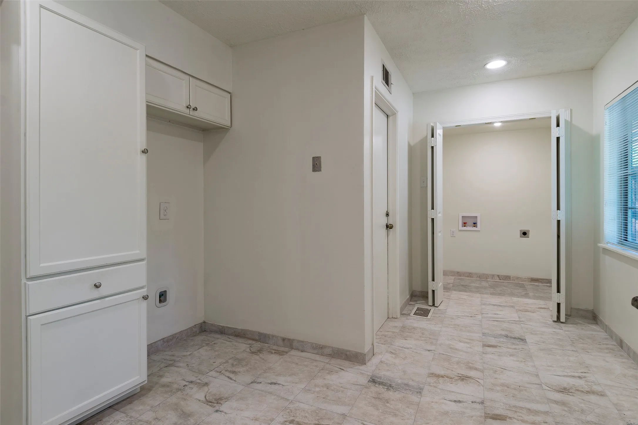 Single Family Residence For Rent in Dallas County , 4023 Park Lane, Dallas, Texas 75220, 3 Bedroom, 1 Bathroom, 1 Garage spaces, 1,222 Sqft, built in 1952, mls#21318634, Real Estate Agent in Dallas, Homes For Rent in Dallas county, Homes For Rent in Dallas, Realtor in Dallas Texas, Real Estate Brokerage Independent Realty Texas, Luminita Cordes Realtor