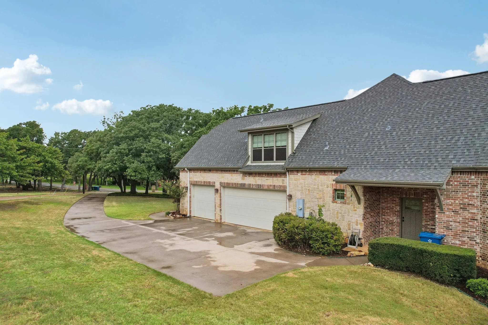 Single Family Residence For Sale in Denton County , 6407 Meadowcrest Lane, Flower Mound, Texas 75022, 4 Bedroom, 5 Bathroom, 3 Garage spaces, 4,002 Sqft, built in 2007, mls#21318647, Real Estate Agent in Flower Mound, Homes For Sale in Denton county, Homes For Sale in Flower Mound, Realtor in Flower Mound Texas, Real Estate Brokerage Independent Realty Texas, Luminita Cordes Realtor