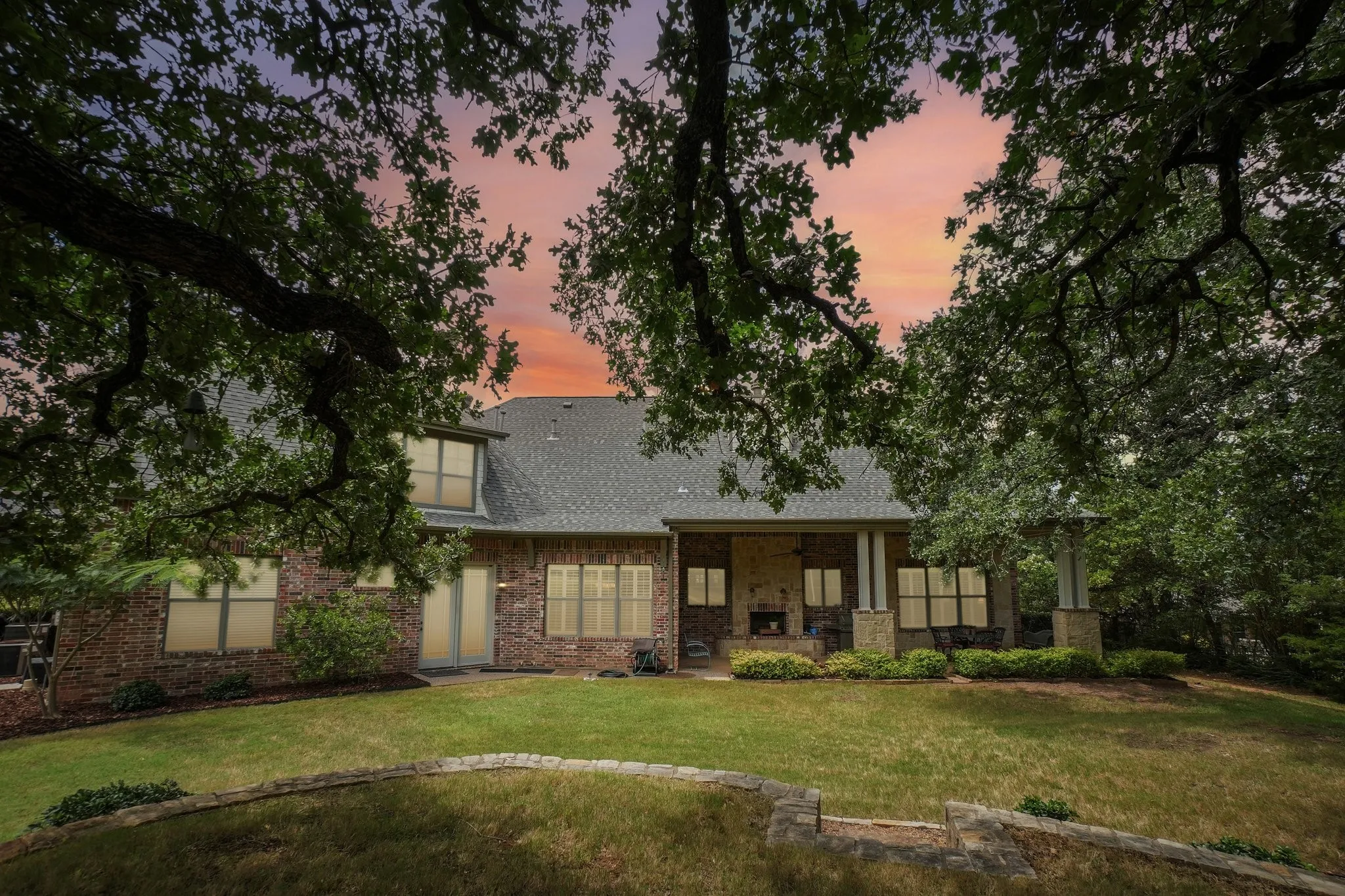 Single Family Residence For Sale in Denton County , 6407 Meadowcrest Lane, Flower Mound, Texas 75022, 4 Bedroom, 5 Bathroom, 3 Garage spaces, 4,002 Sqft, built in 2007, mls#21318647, Real Estate Agent in Flower Mound, Homes For Sale in Denton county, Homes For Sale in Flower Mound, Realtor in Flower Mound Texas, Real Estate Brokerage Independent Realty Texas, Luminita Cordes Realtor