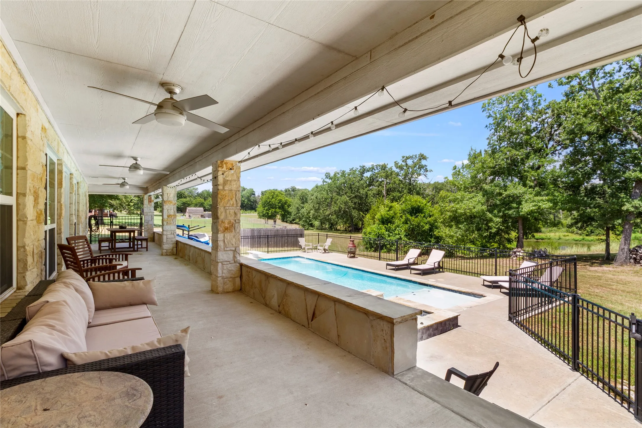 Single Family Residence For Sale in Freestone County , 151 Tall Oaks, Streetman, Texas 75859, 3 Bedroom, 2 Bathroom, 2 Garage spaces, 1,775 Sqft, built in 2016, mls#21318537, Real Estate Agent in Streetman, Homes For Sale in Freestone county, Homes For Sale in Streetman, Realtor in Streetman Texas, Real Estate Brokerage Independent Realty Texas, Luminita Cordes Realtor