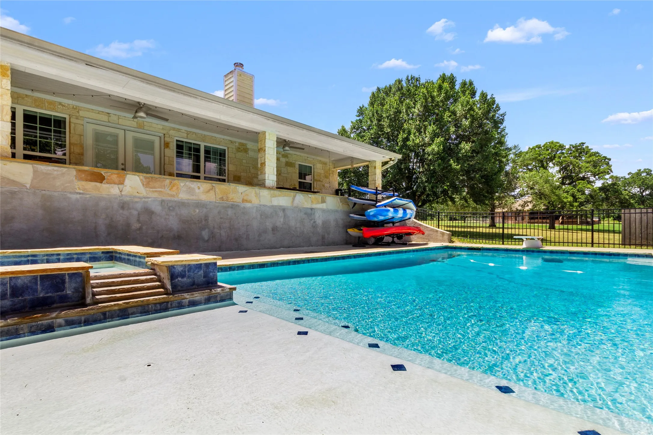 Single Family Residence For Sale in Freestone County , 151 Tall Oaks, Streetman, Texas 75859, 3 Bedroom, 2 Bathroom, 2 Garage spaces, 1,775 Sqft, built in 2016, mls#21318537, Real Estate Agent in Streetman, Homes For Sale in Freestone county, Homes For Sale in Streetman, Realtor in Streetman Texas, Real Estate Brokerage Independent Realty Texas, Luminita Cordes Realtor
