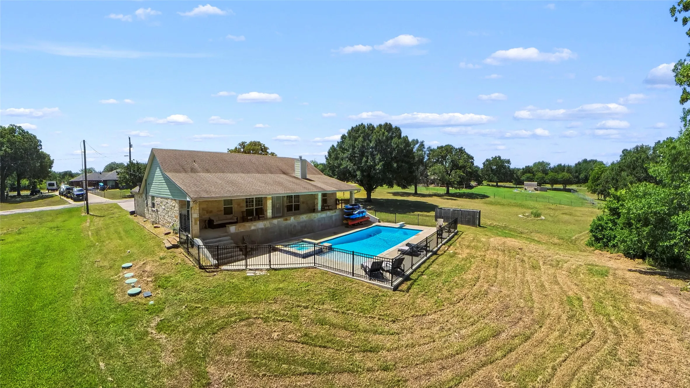Single Family Residence For Sale in Freestone County , 151 Tall Oaks, Streetman, Texas 75859, 3 Bedroom, 2 Bathroom, 2 Garage spaces, 1,775 Sqft, built in 2016, mls#21318537, Real Estate Agent in Streetman, Homes For Sale in Freestone county, Homes For Sale in Streetman, Realtor in Streetman Texas, Real Estate Brokerage Independent Realty Texas, Luminita Cordes Realtor