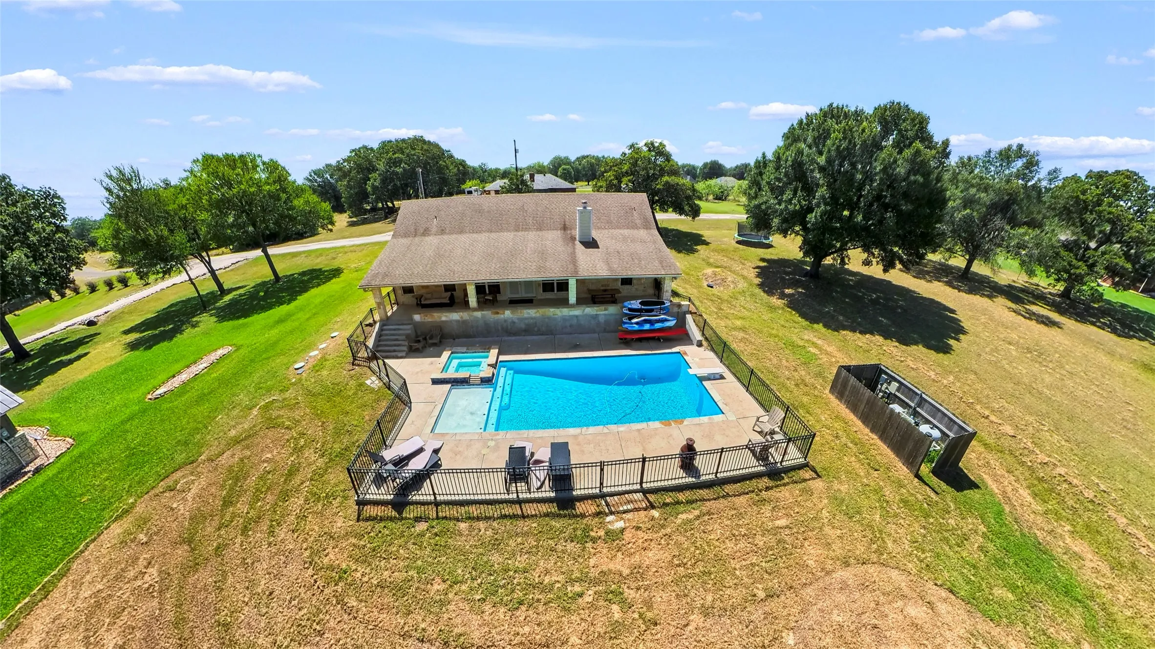 Single Family Residence For Sale in Freestone County , 151 Tall Oaks, Streetman, Texas 75859, 3 Bedroom, 2 Bathroom, 2 Garage spaces, 1,775 Sqft, built in 2016, mls#21318537, Real Estate Agent in Streetman, Homes For Sale in Freestone county, Homes For Sale in Streetman, Realtor in Streetman Texas, Real Estate Brokerage Independent Realty Texas, Luminita Cordes Realtor