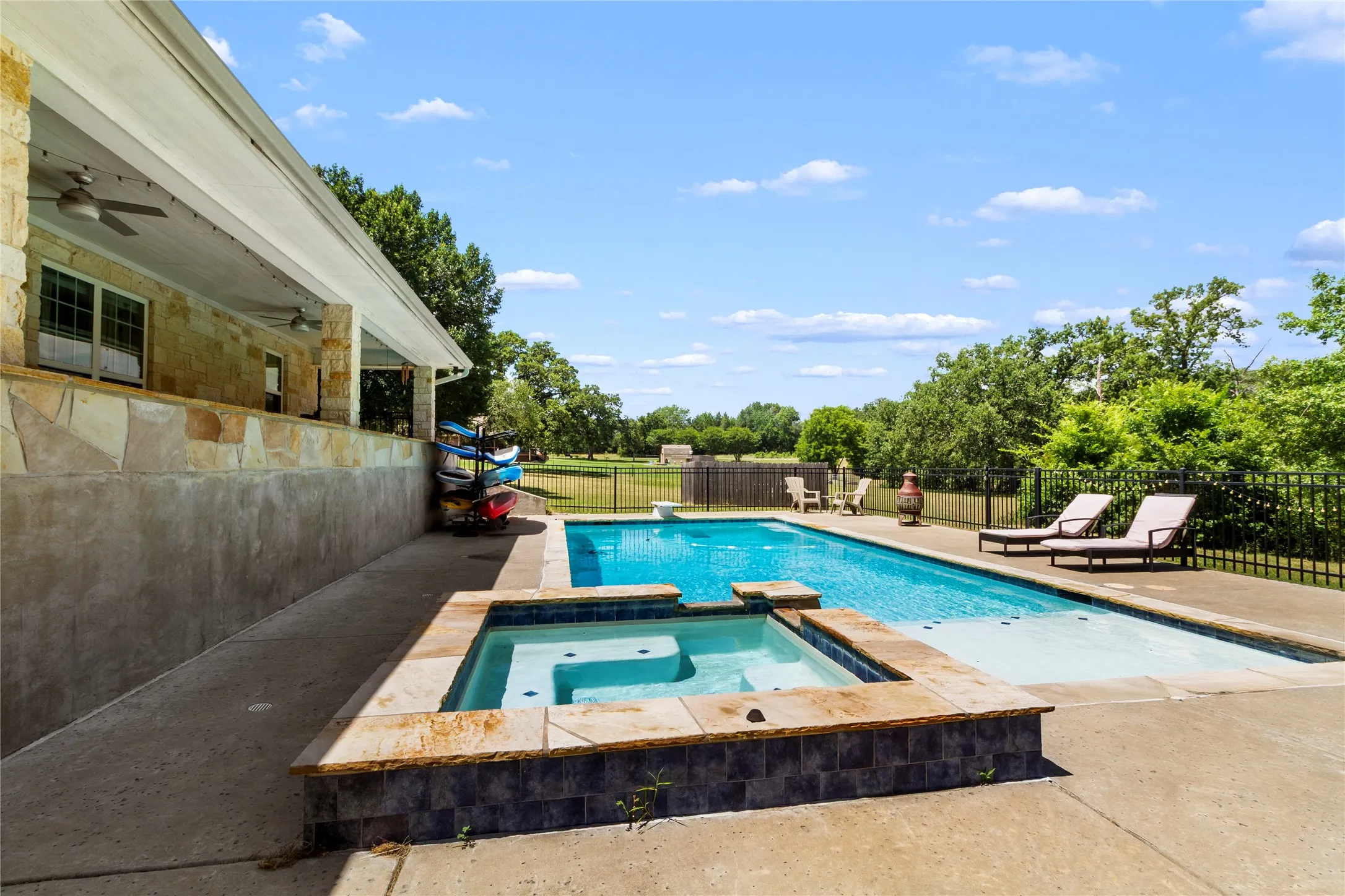 Single Family Residence For Sale in Freestone County , 151 Tall Oaks, Streetman, Texas 75859, 3 Bedroom, 2 Bathroom, 2 Garage spaces, 1,775 Sqft, built in 2016, mls#21318537, Real Estate Agent in Streetman, Homes For Sale in Freestone county, Homes For Sale in Streetman, Realtor in Streetman Texas, Real Estate Brokerage Independent Realty Texas, Luminita Cordes Realtor