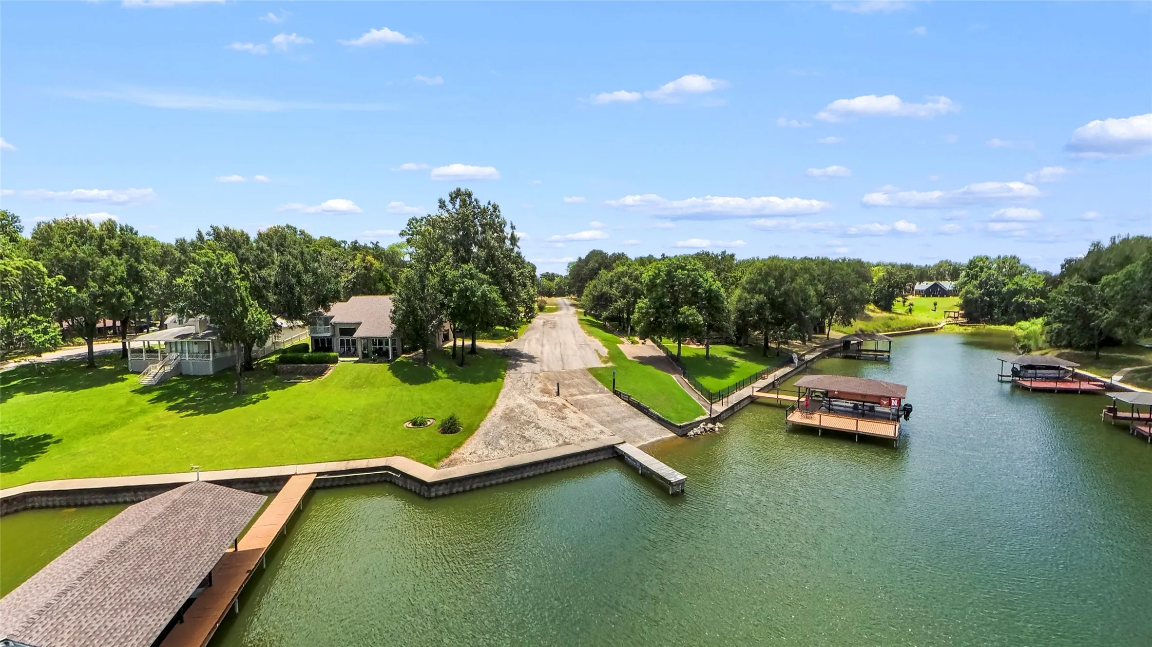 Single Family Residence For Sale in Freestone County , 151 Tall Oaks, Streetman, Texas 75859, 3 Bedroom, 2 Bathroom, 2 Garage spaces, 1,775 Sqft, built in 2016, mls#21318537, Real Estate Agent in Streetman, Homes For Sale in Freestone county, Homes For Sale in Streetman, Realtor in Streetman Texas, Real Estate Brokerage Independent Realty Texas, Luminita Cordes Realtor