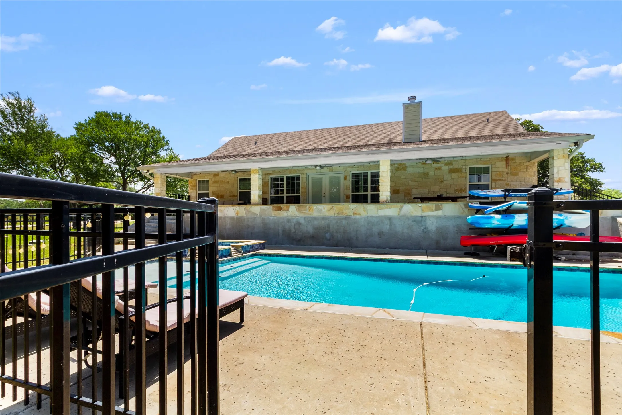 Single Family Residence For Sale in Freestone County , 151 Tall Oaks, Streetman, Texas 75859, 3 Bedroom, 2 Bathroom, 2 Garage spaces, 1,775 Sqft, built in 2016, mls#21318537, Real Estate Agent in Streetman, Homes For Sale in Freestone county, Homes For Sale in Streetman, Realtor in Streetman Texas, Real Estate Brokerage Independent Realty Texas, Luminita Cordes Realtor