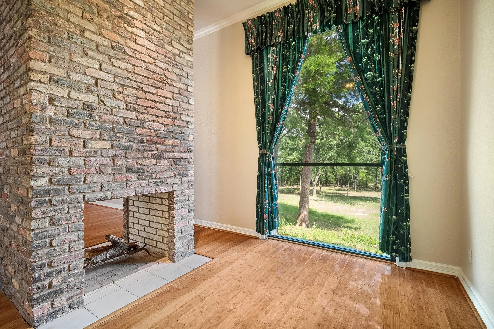 Single Family Residence For Sale in Denton County , 704 Mc Makin Road, Bartonville, Texas 76226, 3 Bedroom, 4 Bathroom, 3 Garage spaces, 3,439 Sqft, built in 1985, Price $800,000, mls#21317592, Real Estate Agent in Bartonville, Homes For Sale in Denton county, Homes For Sale in Bartonville, Realtor in Bartonville Texas, Real Estate Brokerage Independent Realty Texas, Luminita Cordes Realtor