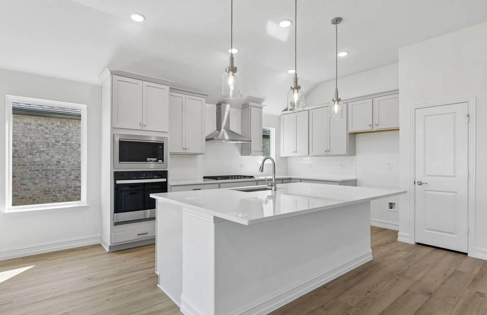 Eat-in bartop kitchen island