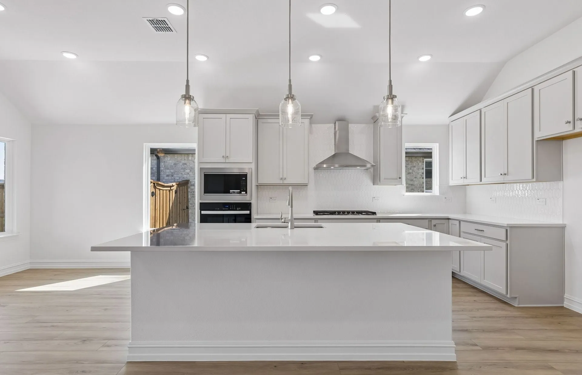 Beautiful pendent lighting in kitchen