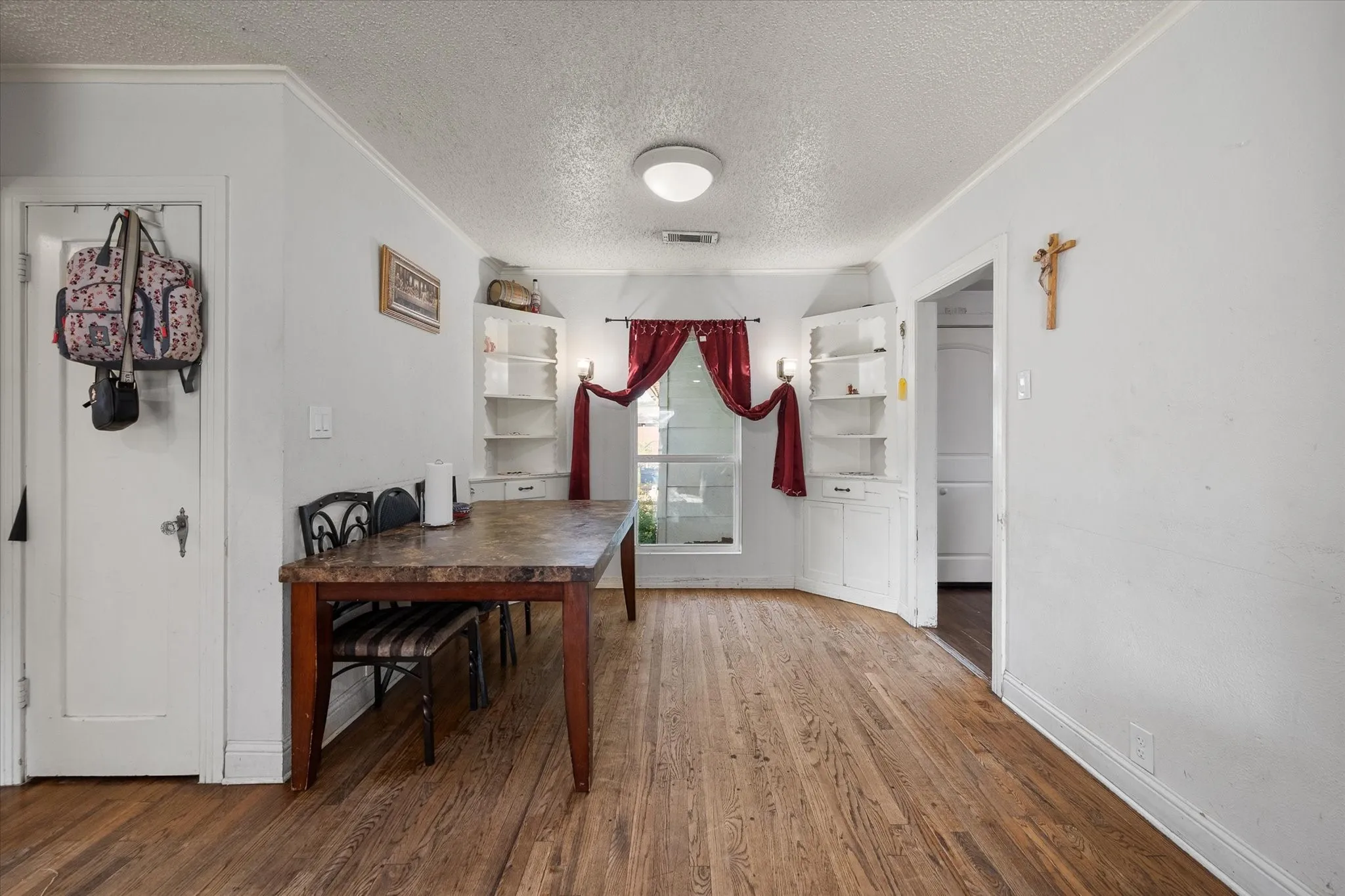Single Family Residence For Sale in Dallas County , 205 fannin Street, Hutchins, Texas 75141, 4 Bedroom, 1 Bathroom, Garage spaces, 1,271 Sqft, built in 1936, mls#21318656, Real Estate Agent in Hutchins, Homes For Sale in Dallas county, Homes For Sale in Hutchins, Realtor in Hutchins Texas, Real Estate Brokerage Independent Realty Texas, Luminita Cordes Realtor