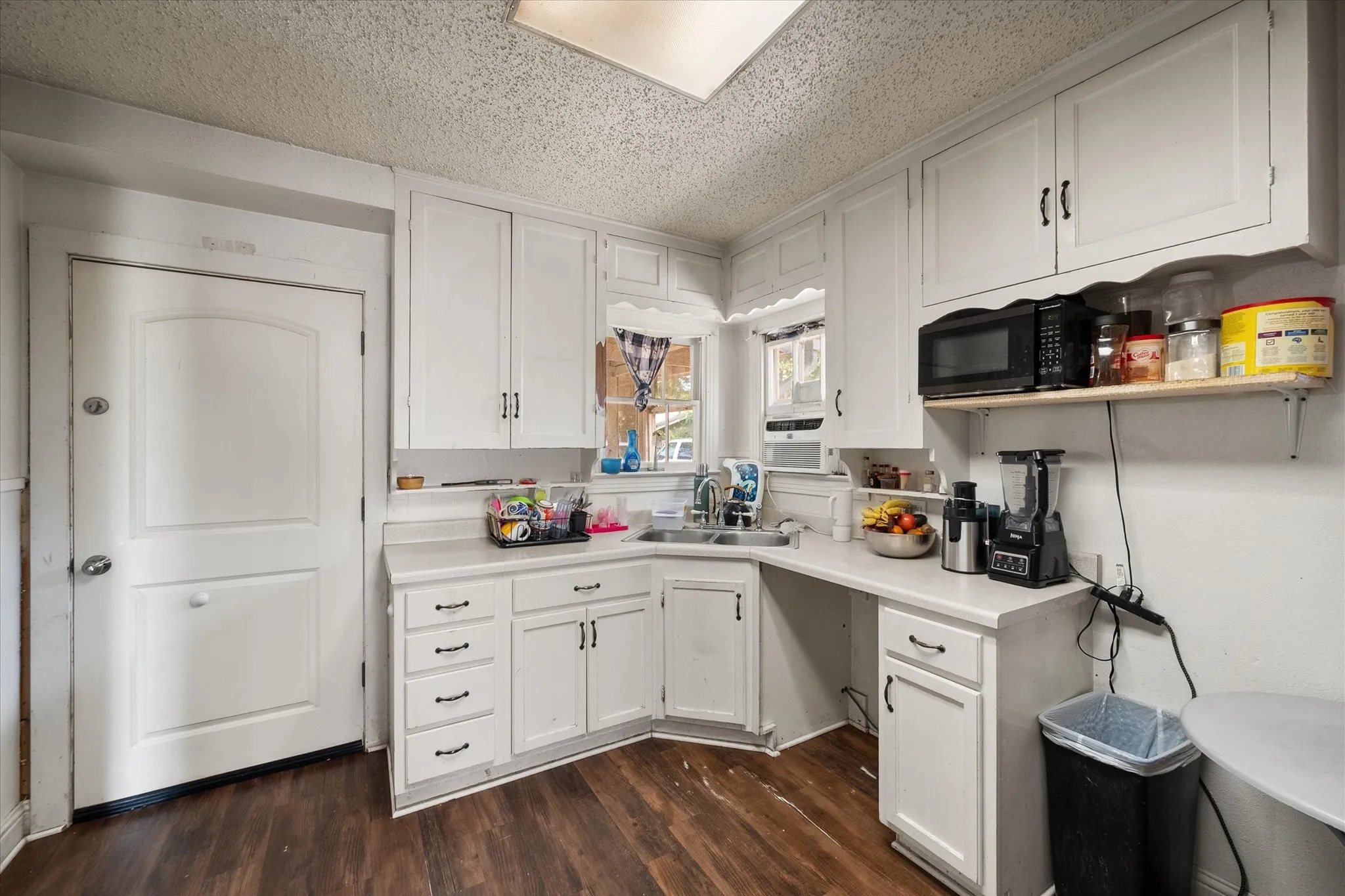 Single Family Residence For Sale in Dallas County , 205 fannin Street, Hutchins, Texas 75141, 4 Bedroom, 1 Bathroom, Garage spaces, 1,271 Sqft, built in 1936, mls#21318656, Real Estate Agent in Hutchins, Homes For Sale in Dallas county, Homes For Sale in Hutchins, Realtor in Hutchins Texas, Real Estate Brokerage Independent Realty Texas, Luminita Cordes Realtor
