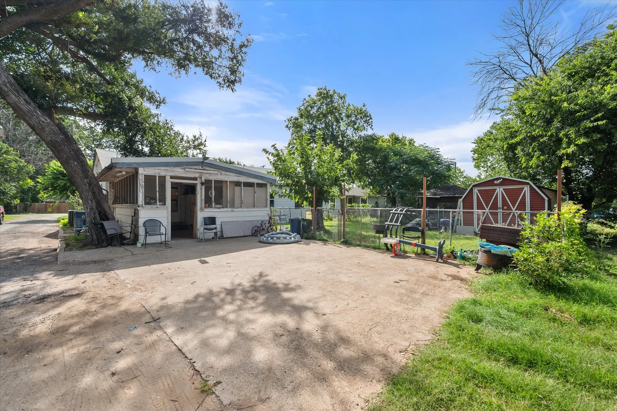 Single Family Residence For Sale in Dallas County , 205 fannin Street, Hutchins, Texas 75141, 4 Bedroom, 1 Bathroom, Garage spaces, 1,271 Sqft, built in 1936, mls#21318656, Real Estate Agent in Hutchins, Homes For Sale in Dallas county, Homes For Sale in Hutchins, Realtor in Hutchins Texas, Real Estate Brokerage Independent Realty Texas, Luminita Cordes Realtor