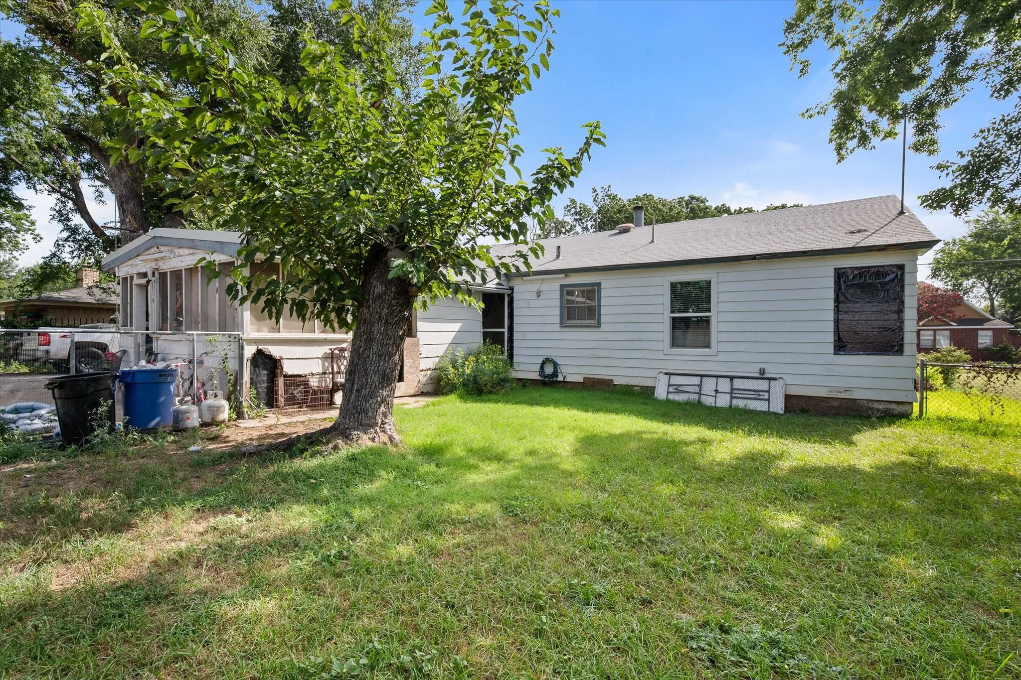 Single Family Residence For Sale in Dallas County , 205 fannin Street, Hutchins, Texas 75141, 4 Bedroom, 1 Bathroom, Garage spaces, 1,271 Sqft, built in 1936, mls#21318656, Real Estate Agent in Hutchins, Homes For Sale in Dallas county, Homes For Sale in Hutchins, Realtor in Hutchins Texas, Real Estate Brokerage Independent Realty Texas, Luminita Cordes Realtor