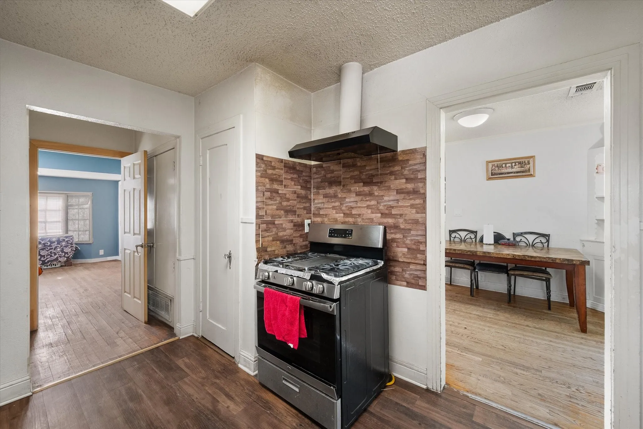 Single Family Residence For Sale in Dallas County , 205 fannin Street, Hutchins, Texas 75141, 4 Bedroom, 1 Bathroom, Garage spaces, 1,271 Sqft, built in 1936, mls#21318656, Real Estate Agent in Hutchins, Homes For Sale in Dallas county, Homes For Sale in Hutchins, Realtor in Hutchins Texas, Real Estate Brokerage Independent Realty Texas, Luminita Cordes Realtor