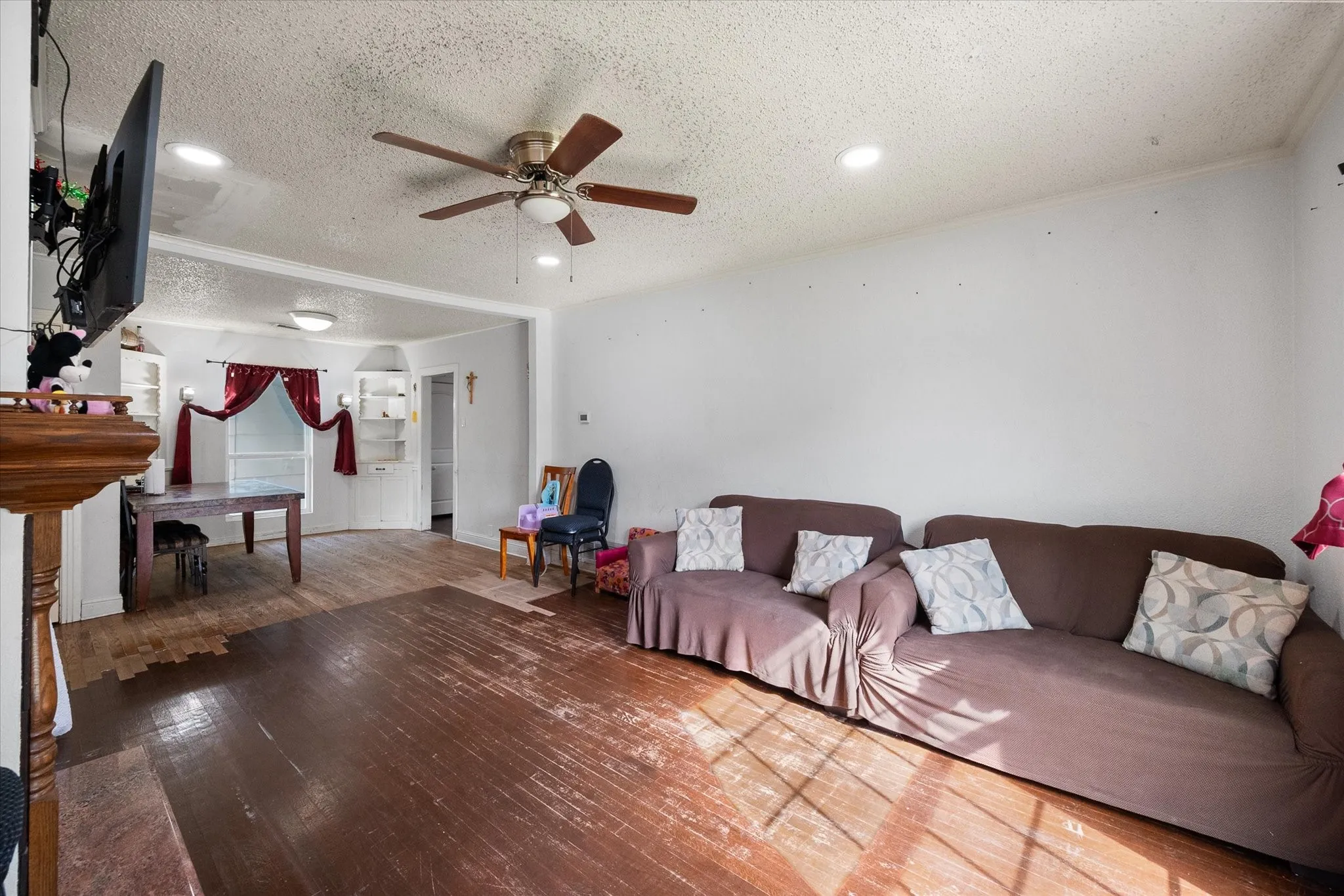 Single Family Residence For Sale in Dallas County , 205 fannin Street, Hutchins, Texas 75141, 4 Bedroom, 1 Bathroom, Garage spaces, 1,271 Sqft, built in 1936, mls#21318656, Real Estate Agent in Hutchins, Homes For Sale in Dallas county, Homes For Sale in Hutchins, Realtor in Hutchins Texas, Real Estate Brokerage Independent Realty Texas, Luminita Cordes Realtor