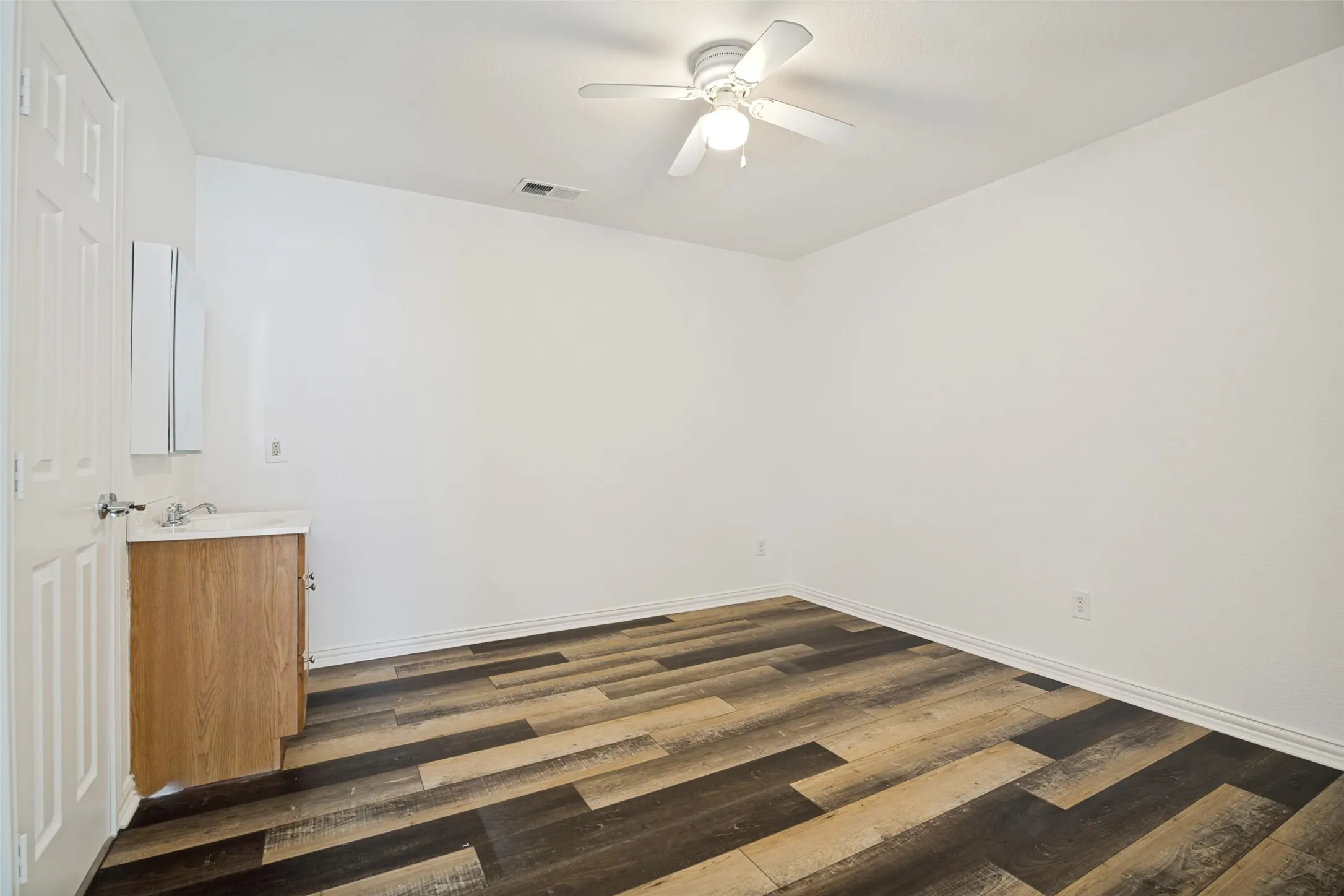 Single Family Residence For Sale in Rockwall County , 648 Woodland Way, Rockwall, Texas 75087, 3 Bedroom, 2 Bathroom, 2 Garage spaces, 3,111 Sqft, built in 2001, mls#21318658, Real Estate Agent in Rockwall, Homes For Sale in Rockwall county, Homes For Sale in Rockwall, Realtor in Rockwall Texas, Real Estate Brokerage Independent Realty Texas, Luminita Cordes Realtor