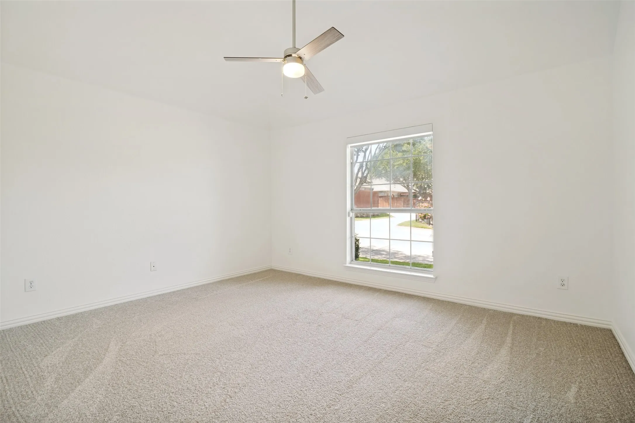 Single Family Residence For Sale in Rockwall County , 648 Woodland Way, Rockwall, Texas 75087, 3 Bedroom, 2 Bathroom, 2 Garage spaces, 3,111 Sqft, built in 2001, mls#21318658, Real Estate Agent in Rockwall, Homes For Sale in Rockwall county, Homes For Sale in Rockwall, Realtor in Rockwall Texas, Real Estate Brokerage Independent Realty Texas, Luminita Cordes Realtor