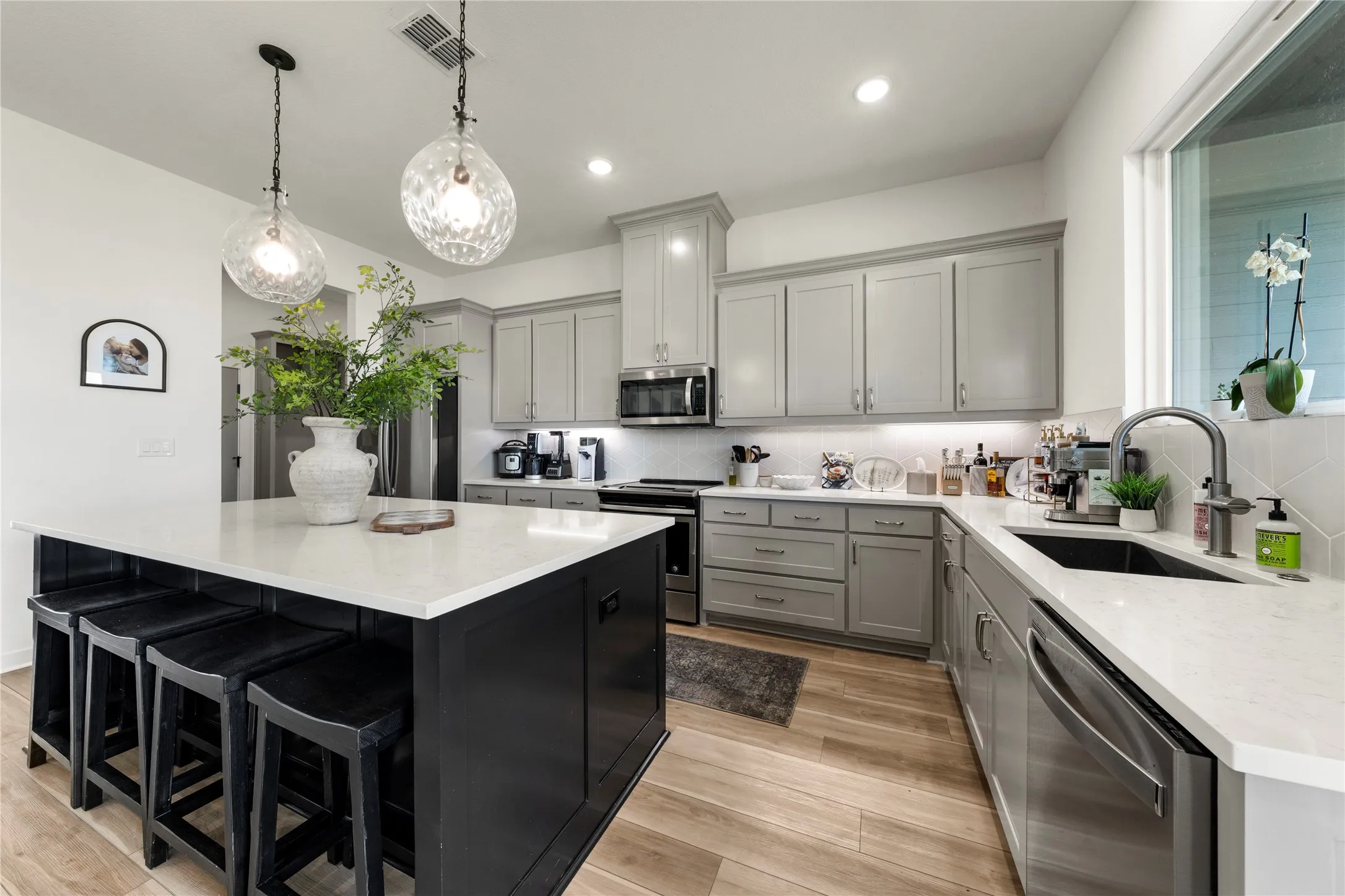 Single Family Residence For Sale in Mc Lennan County , 9925 Bridlewood Lane, Waco, Texas 76708, 3 Bedroom, 2 Bathroom, 2 Garage spaces, 1,786 Sqft, built in 2022, mls#21318631, Real Estate Agent in Waco, Homes For Sale in Mc Lennan county, Homes For Sale in Waco, Realtor in Waco Texas, Real Estate Brokerage Independent Realty Texas, Luminita Cordes Realtor