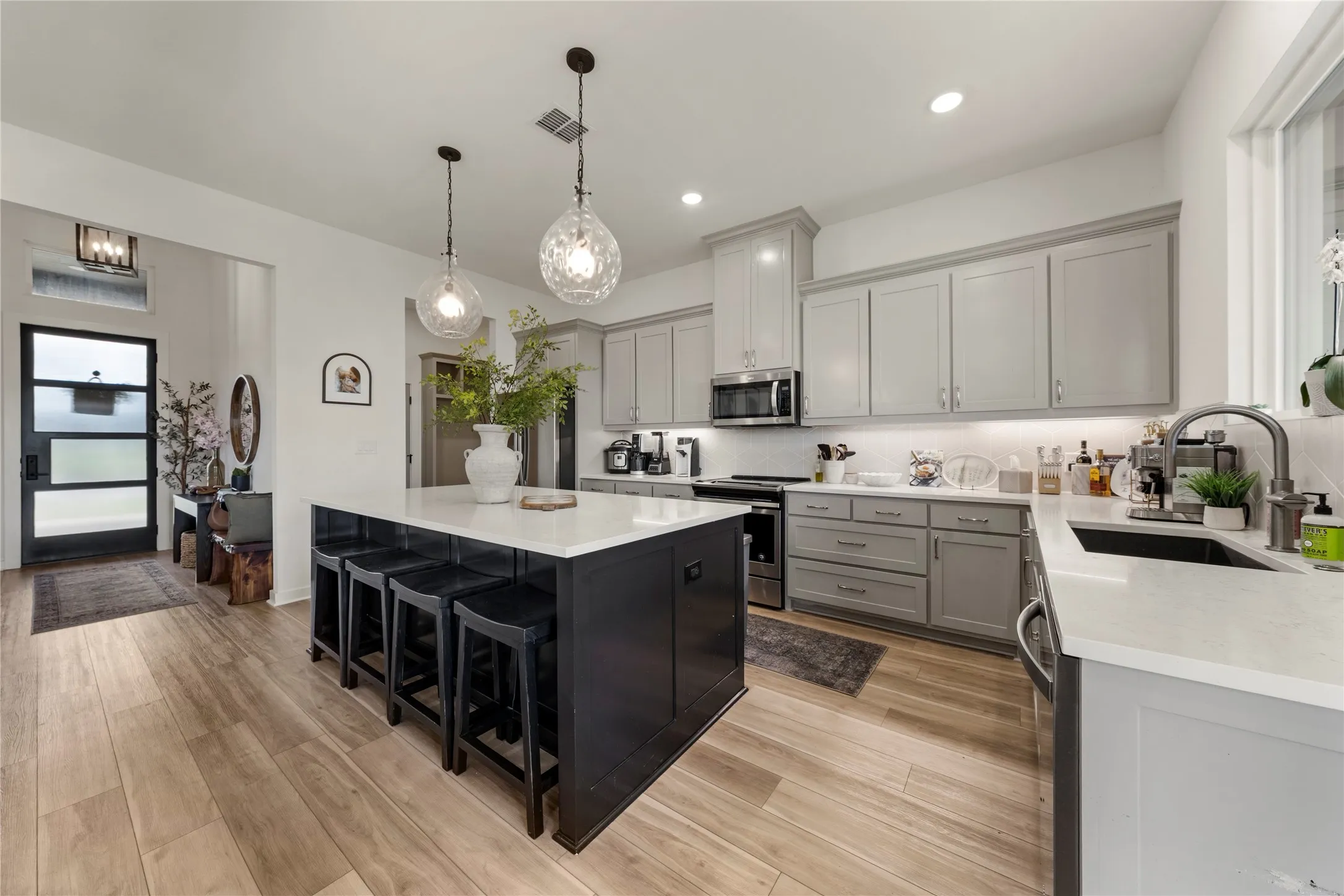 Single Family Residence For Sale in Mc Lennan County , 9925 Bridlewood Lane, Waco, Texas 76708, 3 Bedroom, 2 Bathroom, 2 Garage spaces, 1,786 Sqft, built in 2022, mls#21318631, Real Estate Agent in Waco, Homes For Sale in Mc Lennan county, Homes For Sale in Waco, Realtor in Waco Texas, Real Estate Brokerage Independent Realty Texas, Luminita Cordes Realtor