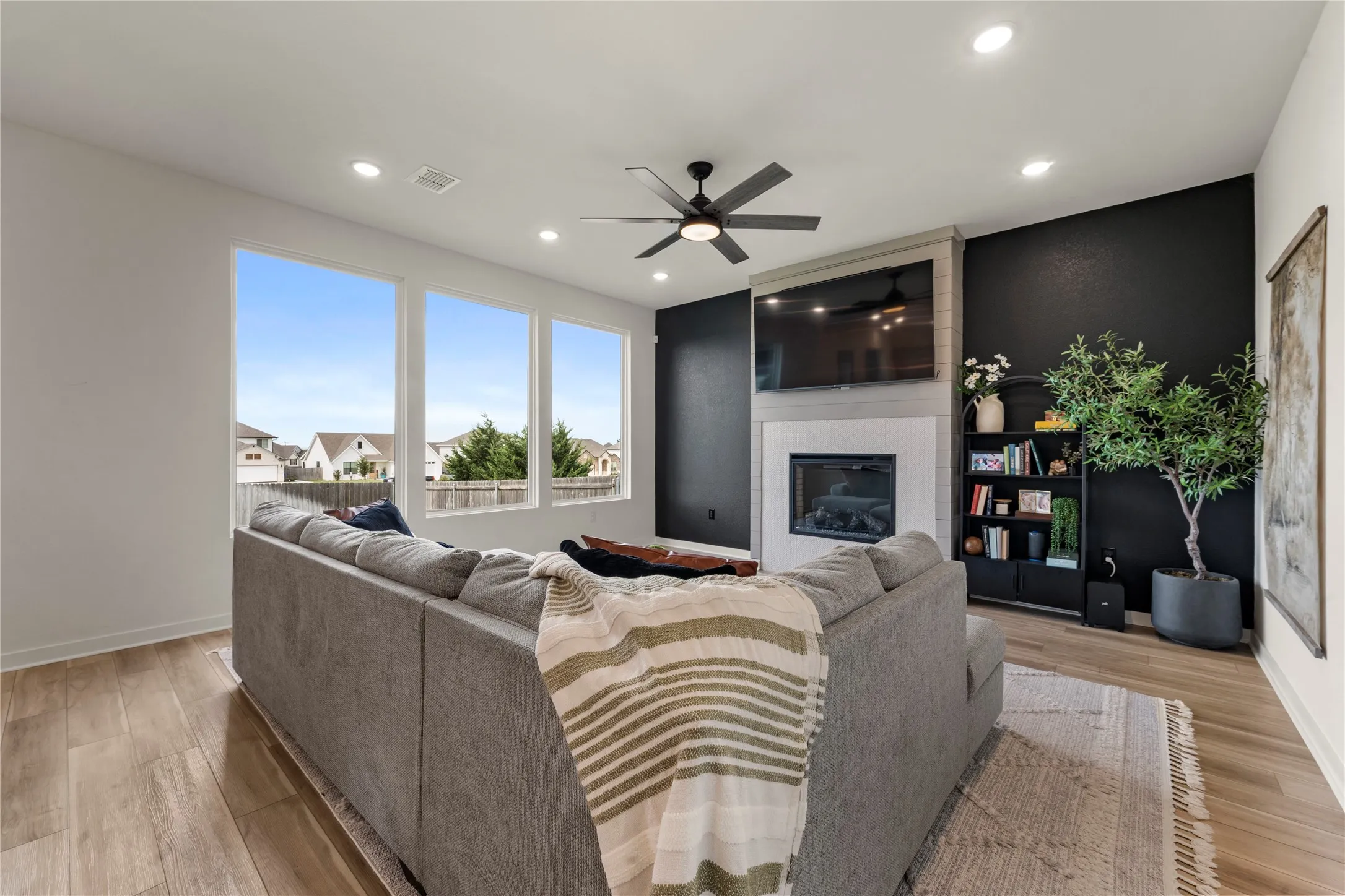 Single Family Residence For Sale in Mc Lennan County , 9925 Bridlewood Lane, Waco, Texas 76708, 3 Bedroom, 2 Bathroom, 2 Garage spaces, 1,786 Sqft, built in 2022, mls#21318631, Real Estate Agent in Waco, Homes For Sale in Mc Lennan county, Homes For Sale in Waco, Realtor in Waco Texas, Real Estate Brokerage Independent Realty Texas, Luminita Cordes Realtor