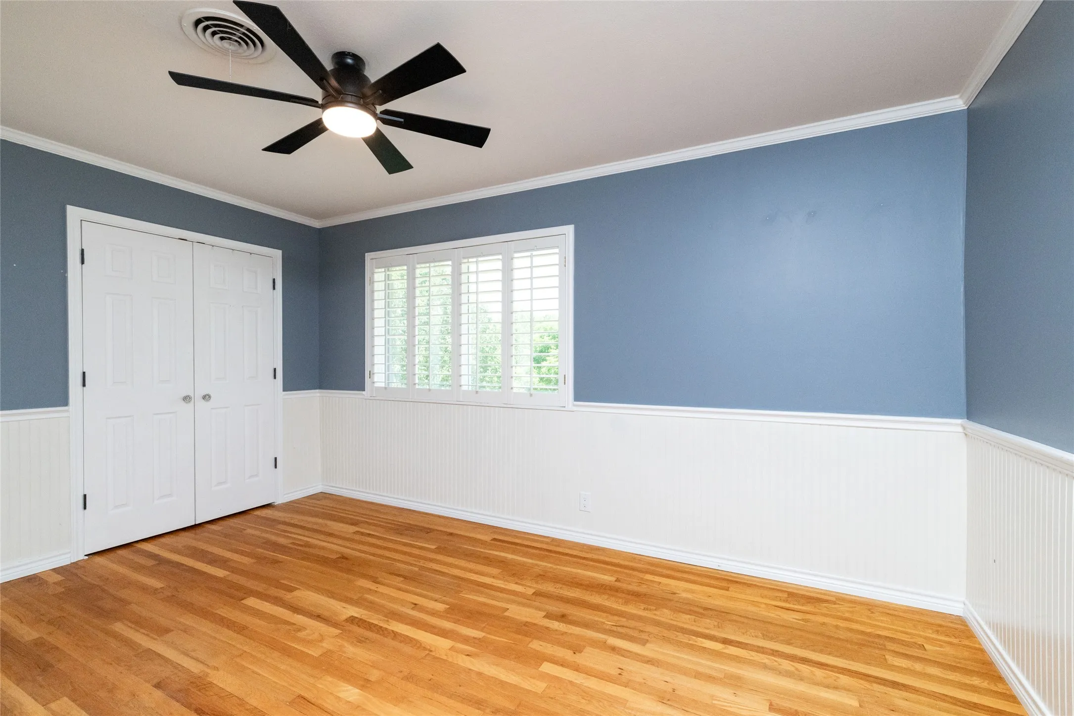 Single Family Residence For Sale in Tarrant County , 211 Crest Ridge Circle, Lakeside, Texas 76108, 4 Bedroom, 2 Bathroom, 2 Garage spaces, 2,490 Sqft, built in 1955, mls#21318679, Real Estate Agent in Lakeside, Homes For Sale in Tarrant county, Homes For Sale in Lakeside, Realtor in Lakeside Texas, Real Estate Brokerage Independent Realty Texas, Luminita Cordes Realtor