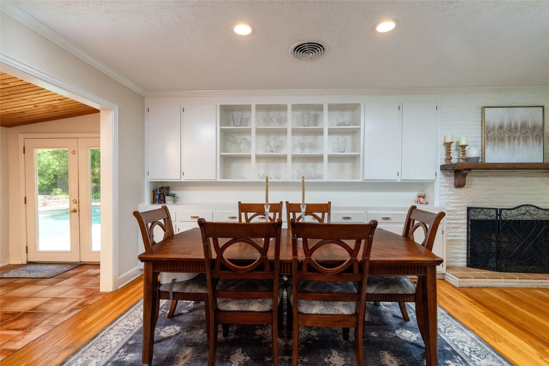 Single Family Residence For Sale in Tarrant County , 211 Crest Ridge Circle, Lakeside, Texas 76108, 4 Bedroom, 2 Bathroom, 2 Garage spaces, 2,490 Sqft, built in 1955, mls#21318679, Real Estate Agent in Lakeside, Homes For Sale in Tarrant county, Homes For Sale in Lakeside, Realtor in Lakeside Texas, Real Estate Brokerage Independent Realty Texas, Luminita Cordes Realtor
