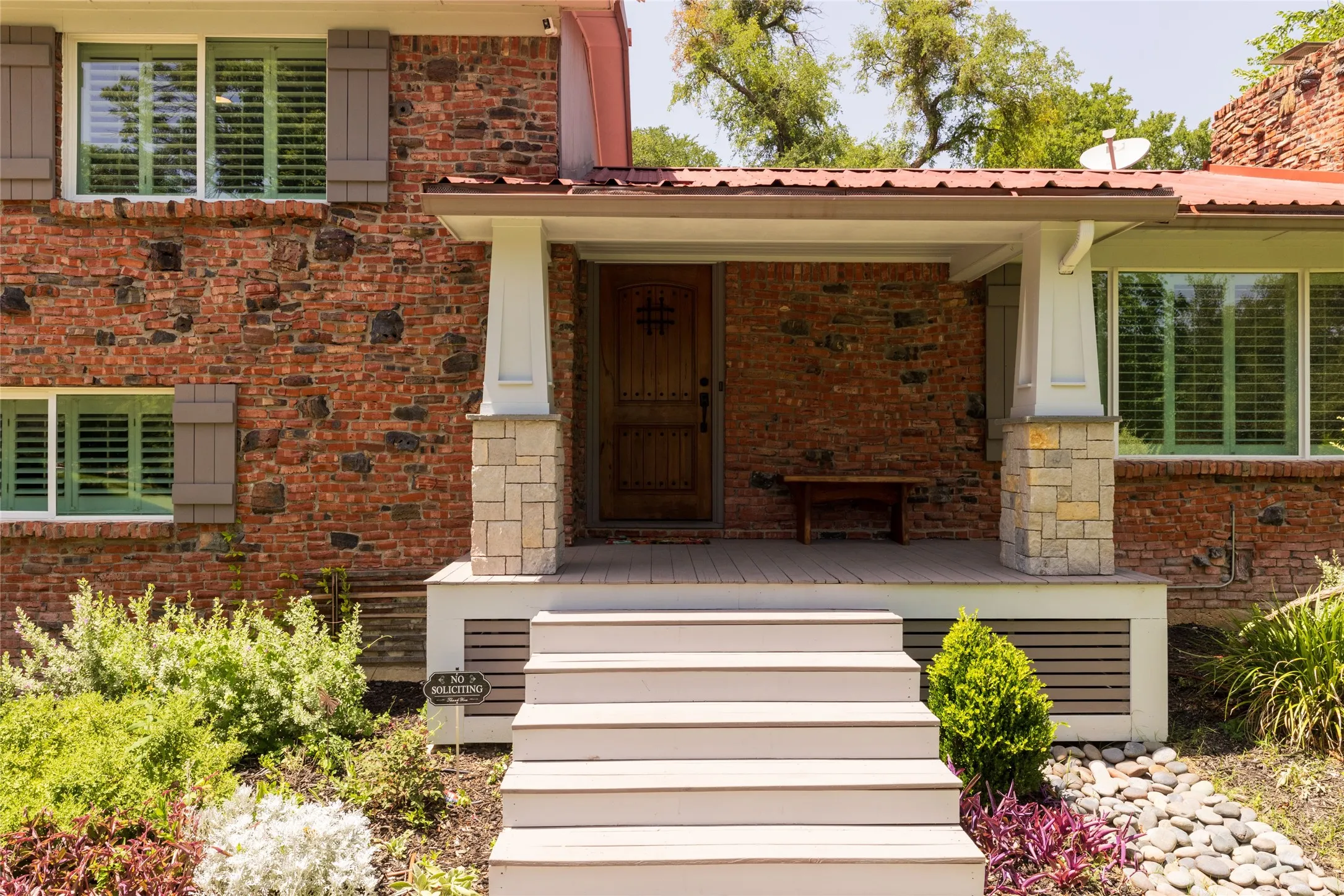 Single Family Residence For Sale in Tarrant County , 211 Crest Ridge Circle, Lakeside, Texas 76108, 4 Bedroom, 2 Bathroom, 2 Garage spaces, 2,490 Sqft, built in 1955, mls#21318679, Real Estate Agent in Lakeside, Homes For Sale in Tarrant county, Homes For Sale in Lakeside, Realtor in Lakeside Texas, Real Estate Brokerage Independent Realty Texas, Luminita Cordes Realtor