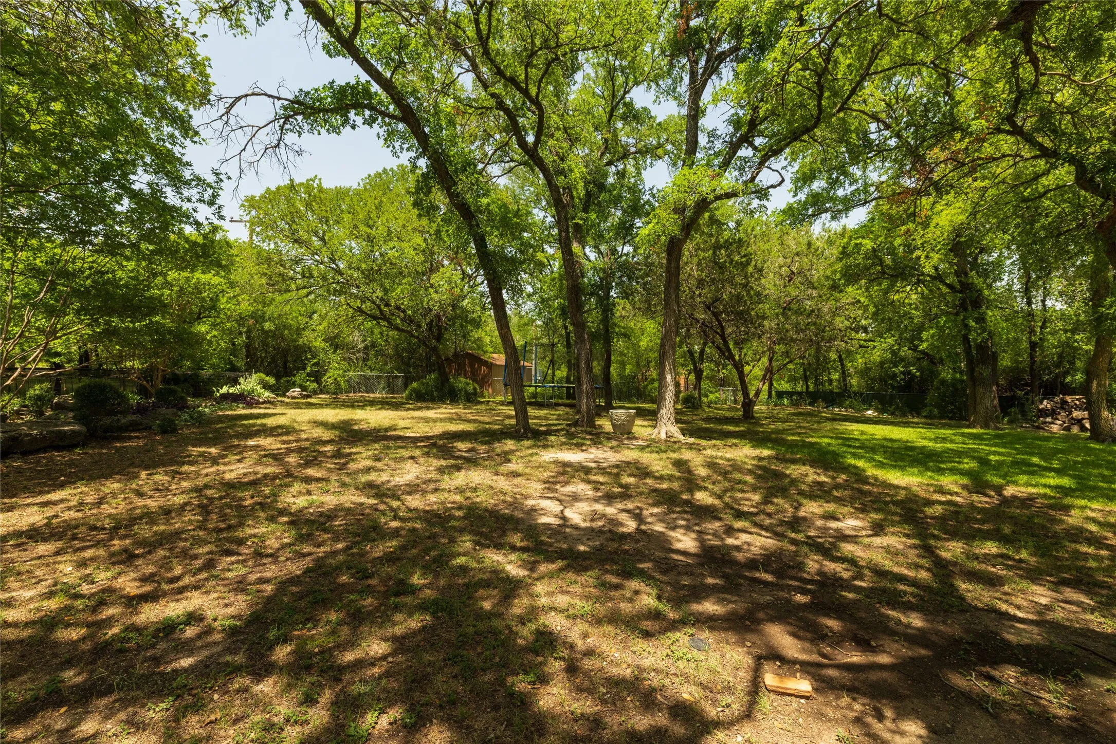 Single Family Residence For Sale in Tarrant County , 211 Crest Ridge Circle, Lakeside, Texas 76108, 4 Bedroom, 2 Bathroom, 2 Garage spaces, 2,490 Sqft, built in 1955, mls#21318679, Real Estate Agent in Lakeside, Homes For Sale in Tarrant county, Homes For Sale in Lakeside, Realtor in Lakeside Texas, Real Estate Brokerage Independent Realty Texas, Luminita Cordes Realtor