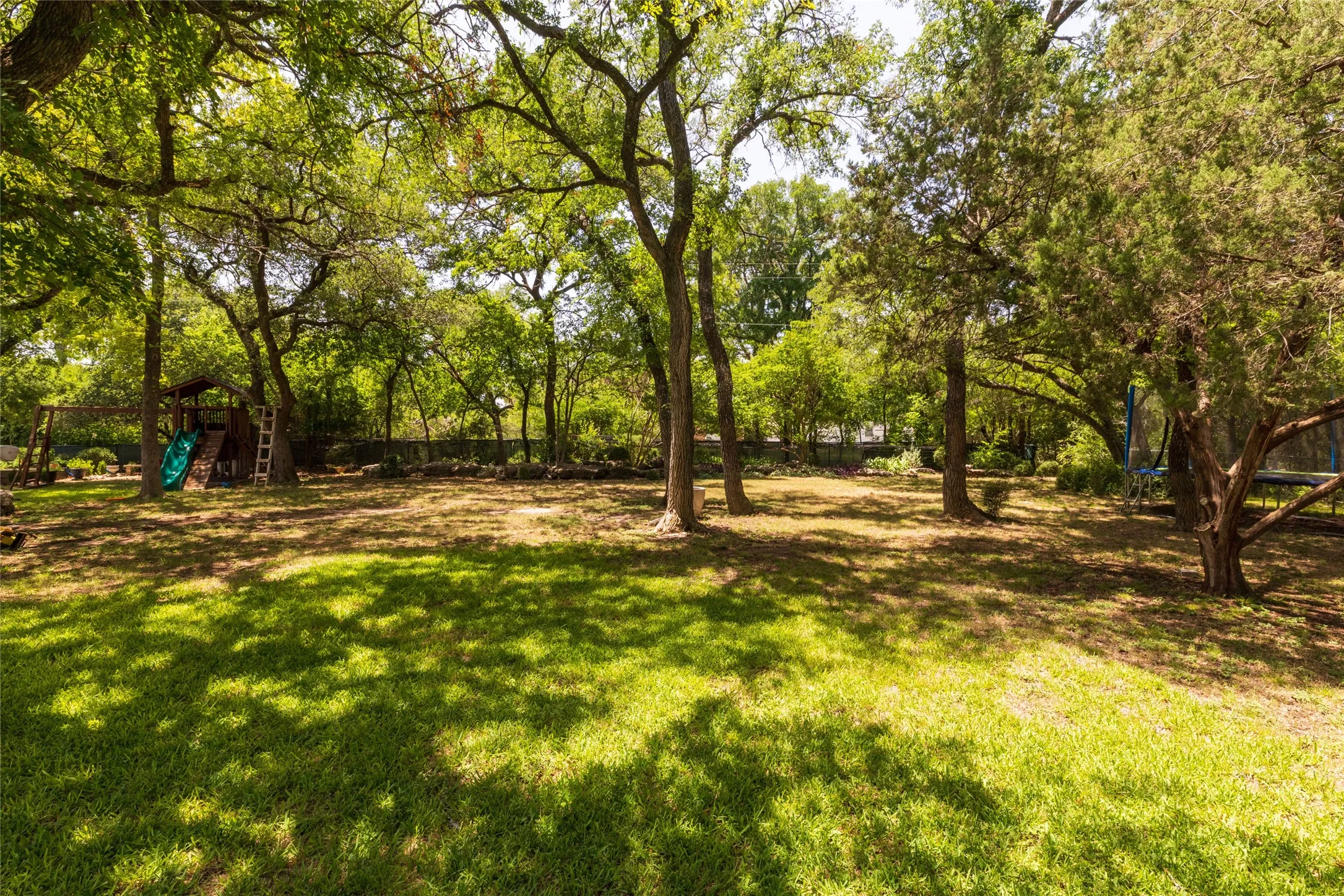 Single Family Residence For Sale in Tarrant County , 211 Crest Ridge Circle, Lakeside, Texas 76108, 4 Bedroom, 2 Bathroom, 2 Garage spaces, 2,490 Sqft, built in 1955, mls#21318679, Real Estate Agent in Lakeside, Homes For Sale in Tarrant county, Homes For Sale in Lakeside, Realtor in Lakeside Texas, Real Estate Brokerage Independent Realty Texas, Luminita Cordes Realtor