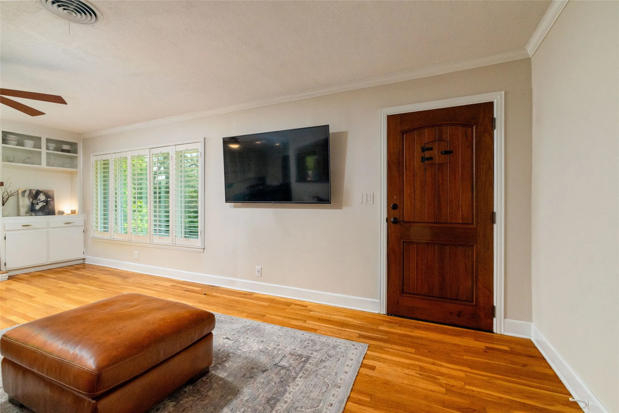 Single Family Residence For Sale in Tarrant County , 211 Crest Ridge Circle, Lakeside, Texas 76108, 4 Bedroom, 2 Bathroom, 2 Garage spaces, 2,490 Sqft, built in 1955, mls#21318679, Real Estate Agent in Lakeside, Homes For Sale in Tarrant county, Homes For Sale in Lakeside, Realtor in Lakeside Texas, Real Estate Brokerage Independent Realty Texas, Luminita Cordes Realtor