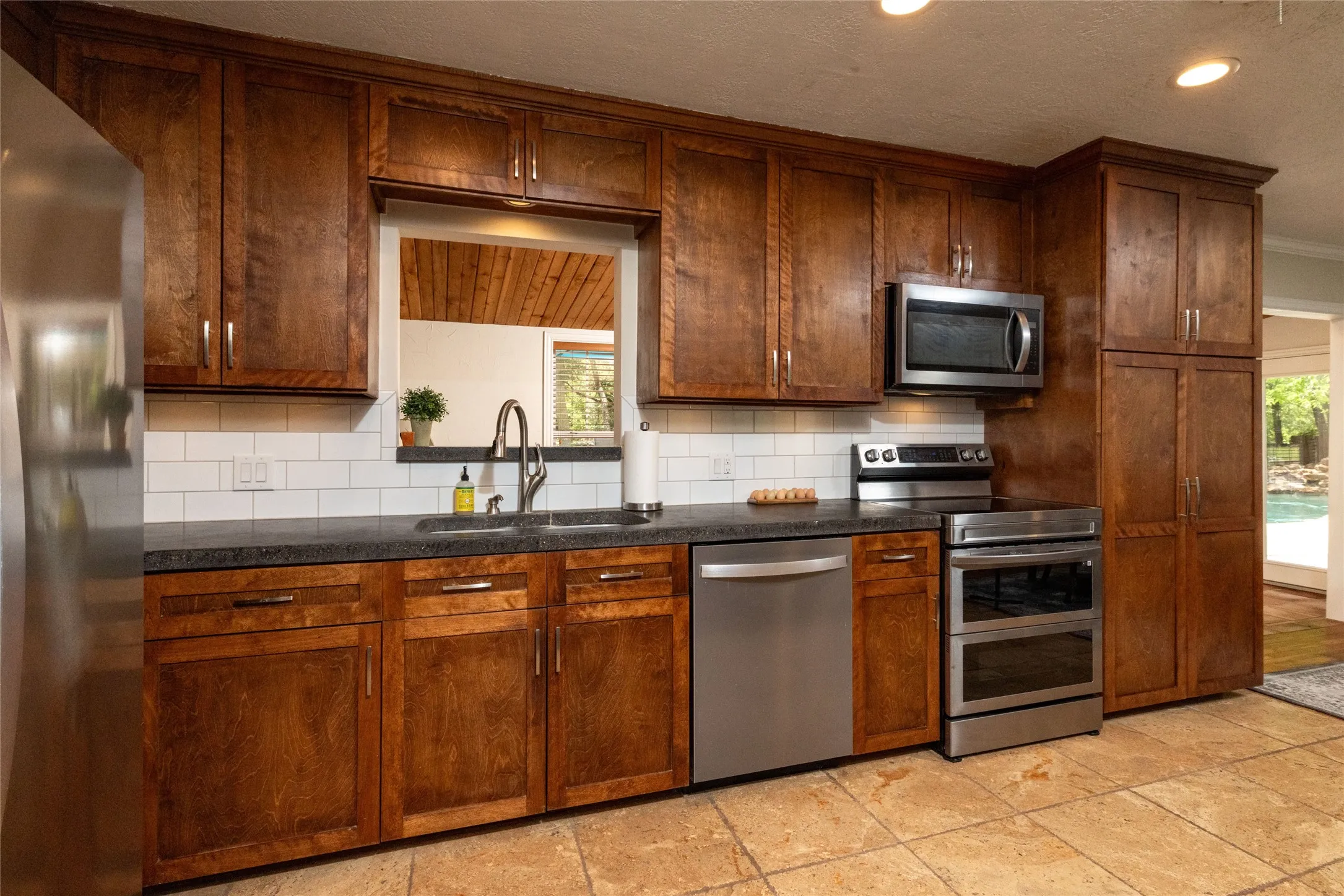 Single Family Residence For Sale in Tarrant County , 211 Crest Ridge Circle, Lakeside, Texas 76108, 4 Bedroom, 2 Bathroom, 2 Garage spaces, 2,490 Sqft, built in 1955, mls#21318679, Real Estate Agent in Lakeside, Homes For Sale in Tarrant county, Homes For Sale in Lakeside, Realtor in Lakeside Texas, Real Estate Brokerage Independent Realty Texas, Luminita Cordes Realtor