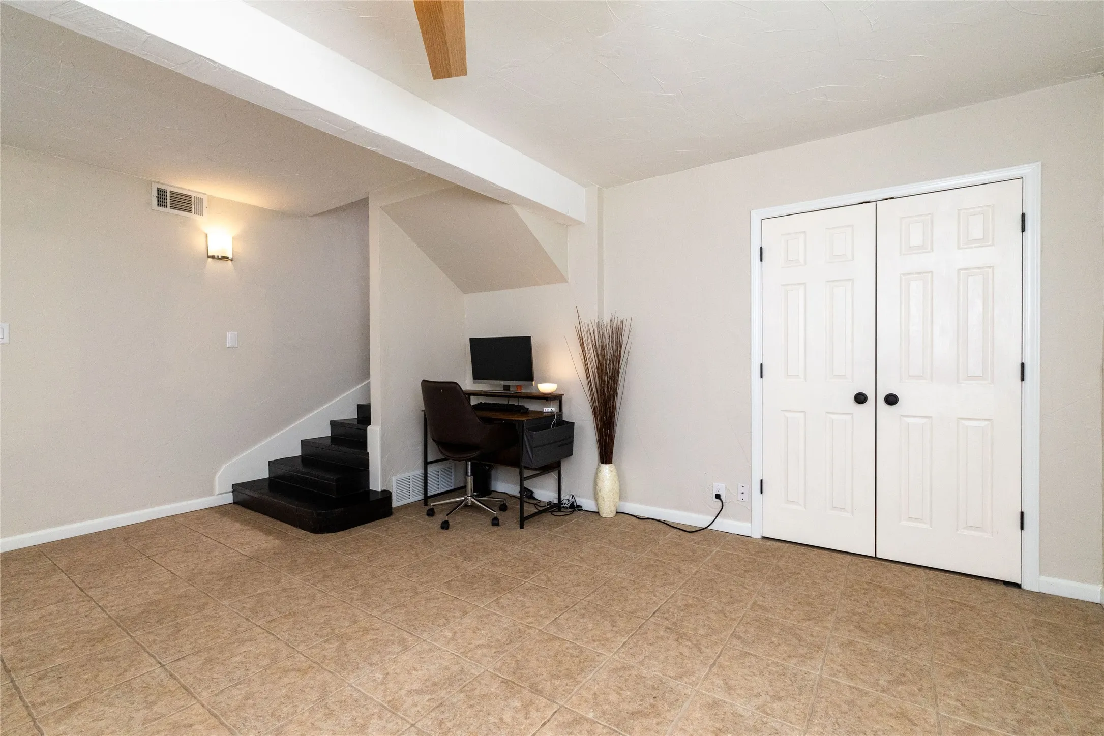 Single Family Residence For Sale in Tarrant County , 211 Crest Ridge Circle, Lakeside, Texas 76108, 4 Bedroom, 2 Bathroom, 2 Garage spaces, 2,490 Sqft, built in 1955, mls#21318679, Real Estate Agent in Lakeside, Homes For Sale in Tarrant county, Homes For Sale in Lakeside, Realtor in Lakeside Texas, Real Estate Brokerage Independent Realty Texas, Luminita Cordes Realtor