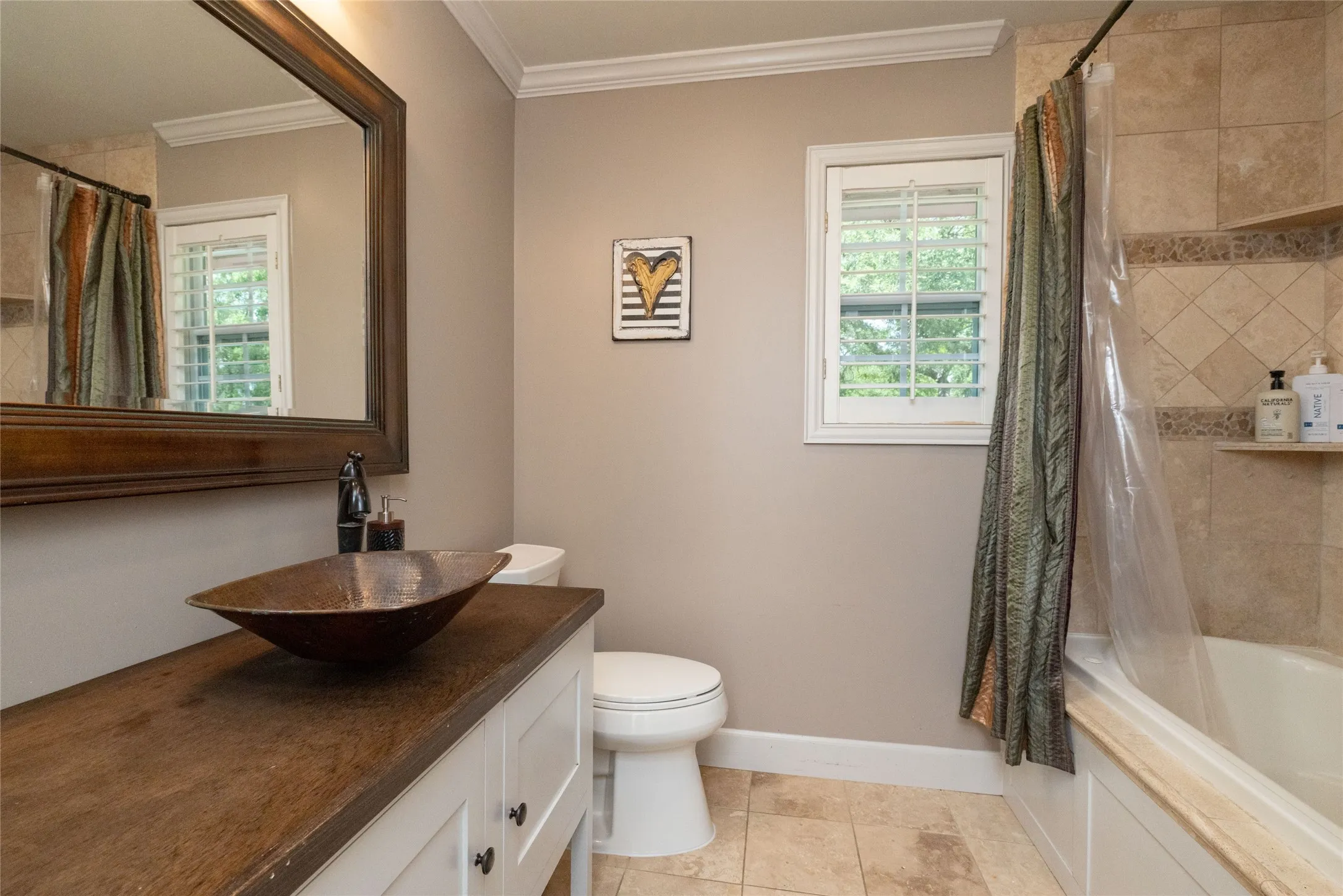 Single Family Residence For Sale in Tarrant County , 211 Crest Ridge Circle, Lakeside, Texas 76108, 4 Bedroom, 2 Bathroom, 2 Garage spaces, 2,490 Sqft, built in 1955, mls#21318679, Real Estate Agent in Lakeside, Homes For Sale in Tarrant county, Homes For Sale in Lakeside, Realtor in Lakeside Texas, Real Estate Brokerage Independent Realty Texas, Luminita Cordes Realtor