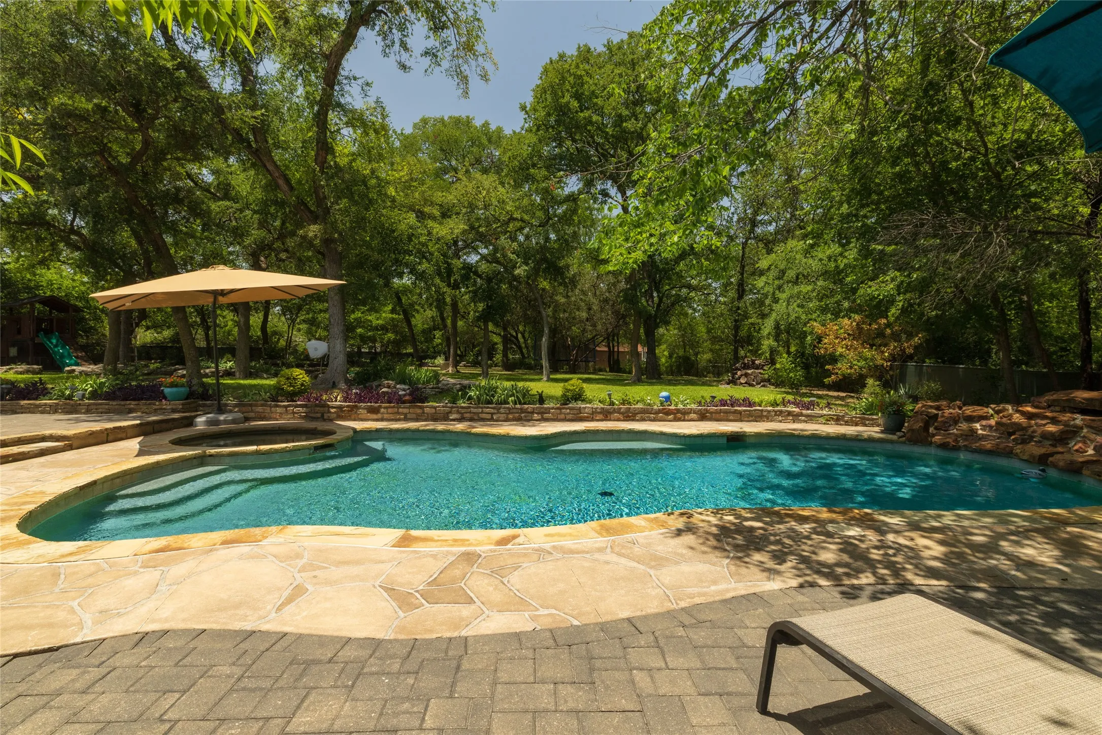 Single Family Residence For Sale in Tarrant County , 211 Crest Ridge Circle, Lakeside, Texas 76108, 4 Bedroom, 2 Bathroom, 2 Garage spaces, 2,490 Sqft, built in 1955, mls#21318679, Real Estate Agent in Lakeside, Homes For Sale in Tarrant county, Homes For Sale in Lakeside, Realtor in Lakeside Texas, Real Estate Brokerage Independent Realty Texas, Luminita Cordes Realtor