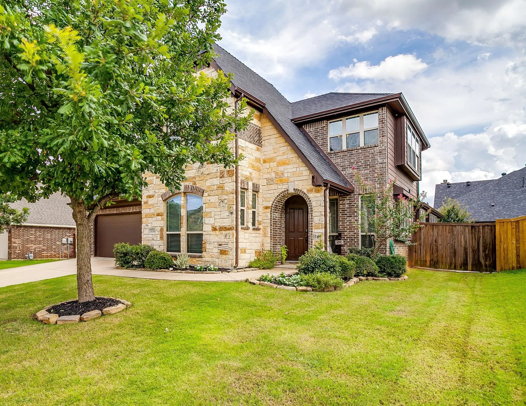 Single Family Residence For Sale in Johnson County , 1134 Destrehan Drive, Burleson, Texas 76028, 5 Bedroom, 3 Bathroom, 2 Garage spaces, 3,138 Sqft, built in 2015, mls#21318481, Real Estate Agent in Burleson, Homes For Sale in Johnson county, Homes For Sale in Burleson, Realtor in Burleson Texas, Real Estate Brokerage Independent Realty Texas, Luminita Cordes Realtor