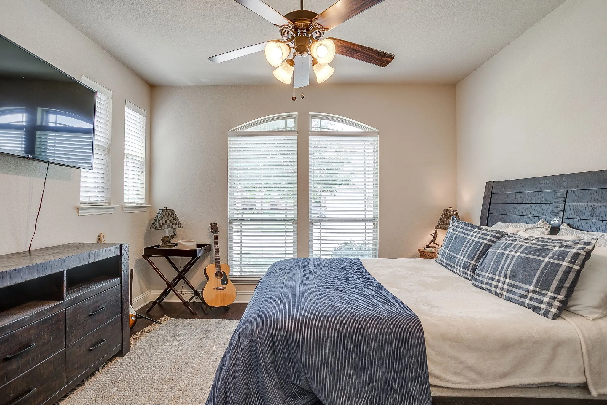 Second downstairs bedroom