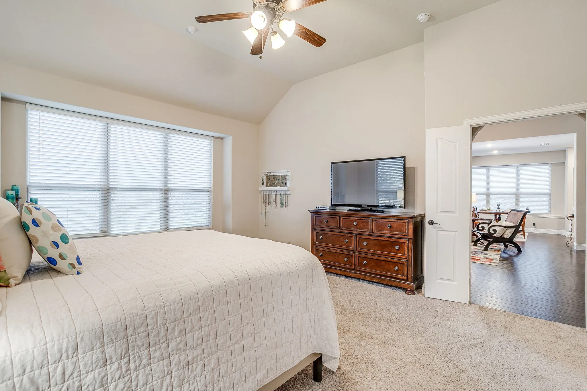 Single Family Residence For Sale in Johnson County , 1134 Destrehan Drive, Burleson, Texas 76028, 5 Bedroom, 3 Bathroom, 2 Garage spaces, 3,138 Sqft, built in 2015, mls#21318481, Real Estate Agent in Burleson, Homes For Sale in Johnson county, Homes For Sale in Burleson, Realtor in Burleson Texas, Real Estate Brokerage Independent Realty Texas, Luminita Cordes Realtor